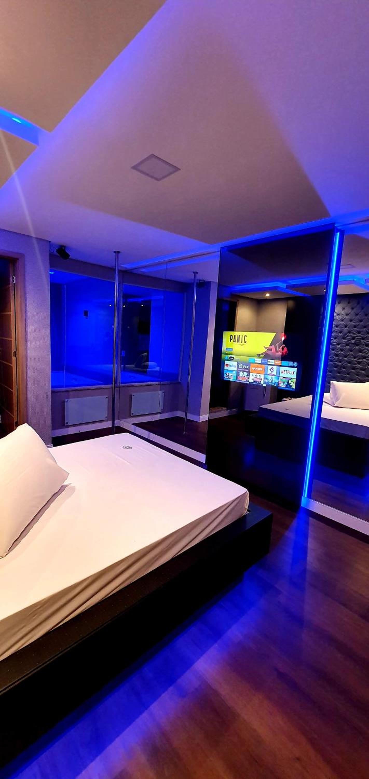 Deluxe Suite with Spa Bath - Photo 53
