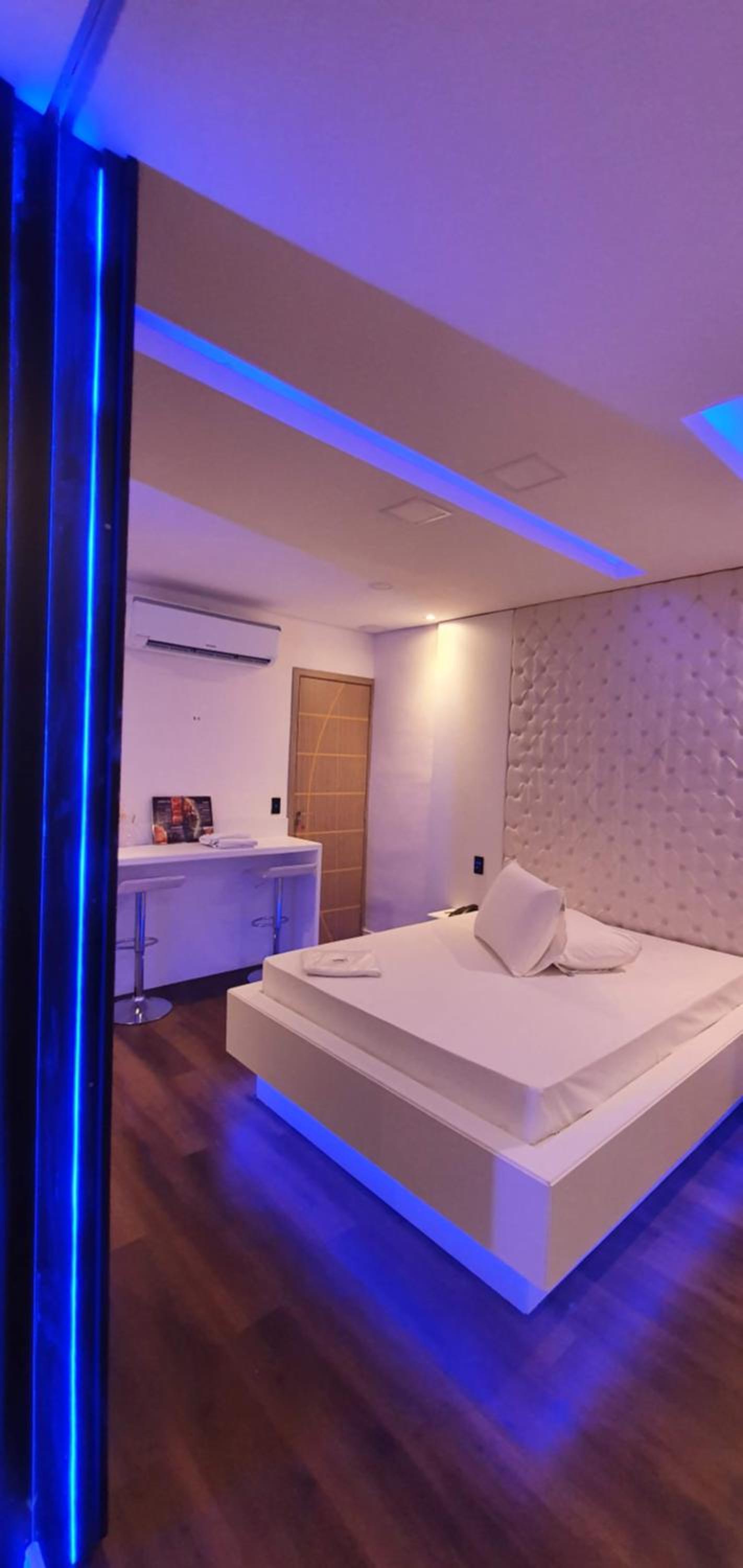 Deluxe Suite with Spa Bath - Photo 45
