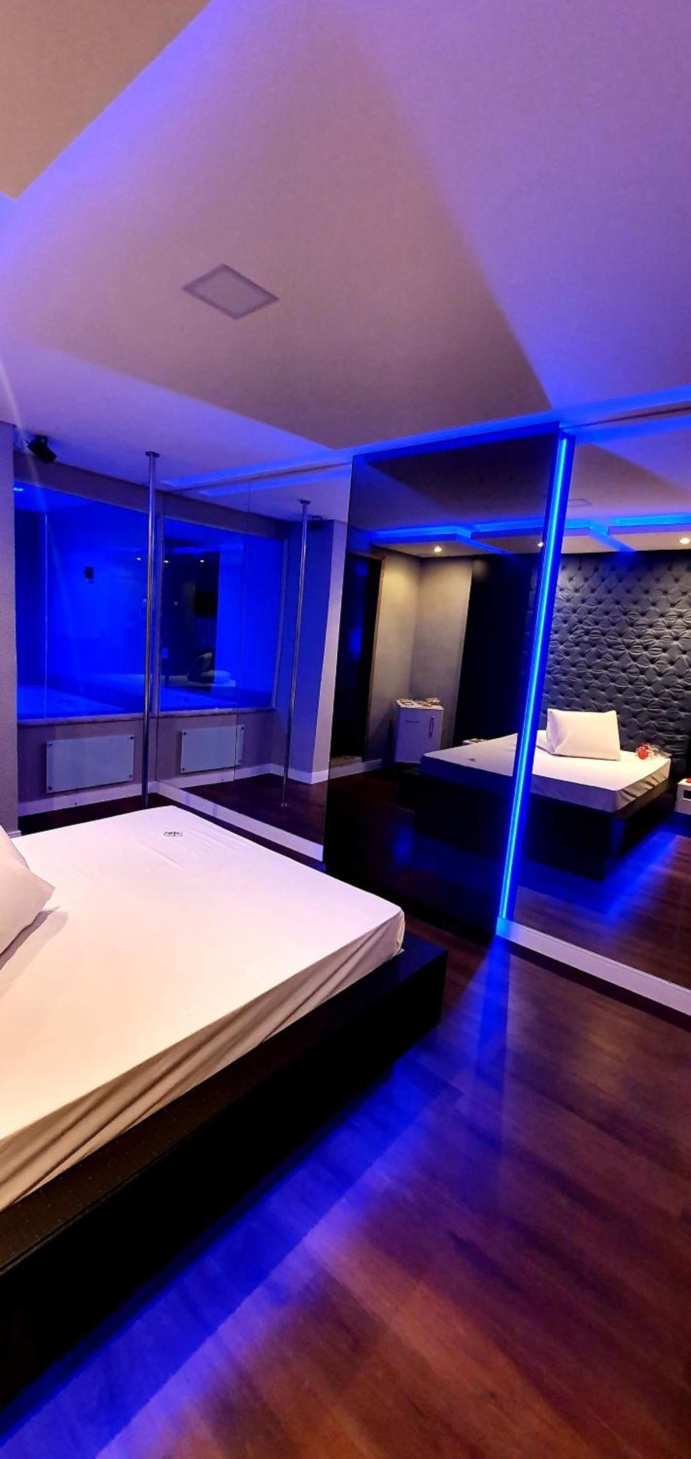 Deluxe Suite with Spa Bath - Photo 56