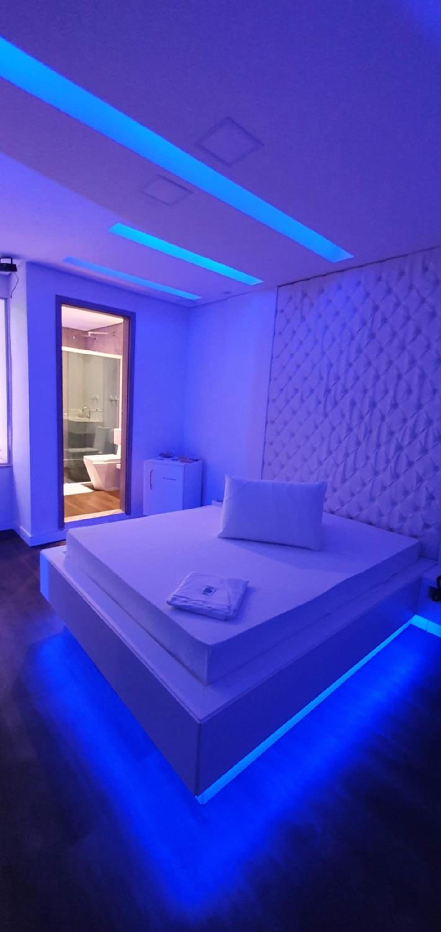 Deluxe Suite with Spa Bath - Photo 55