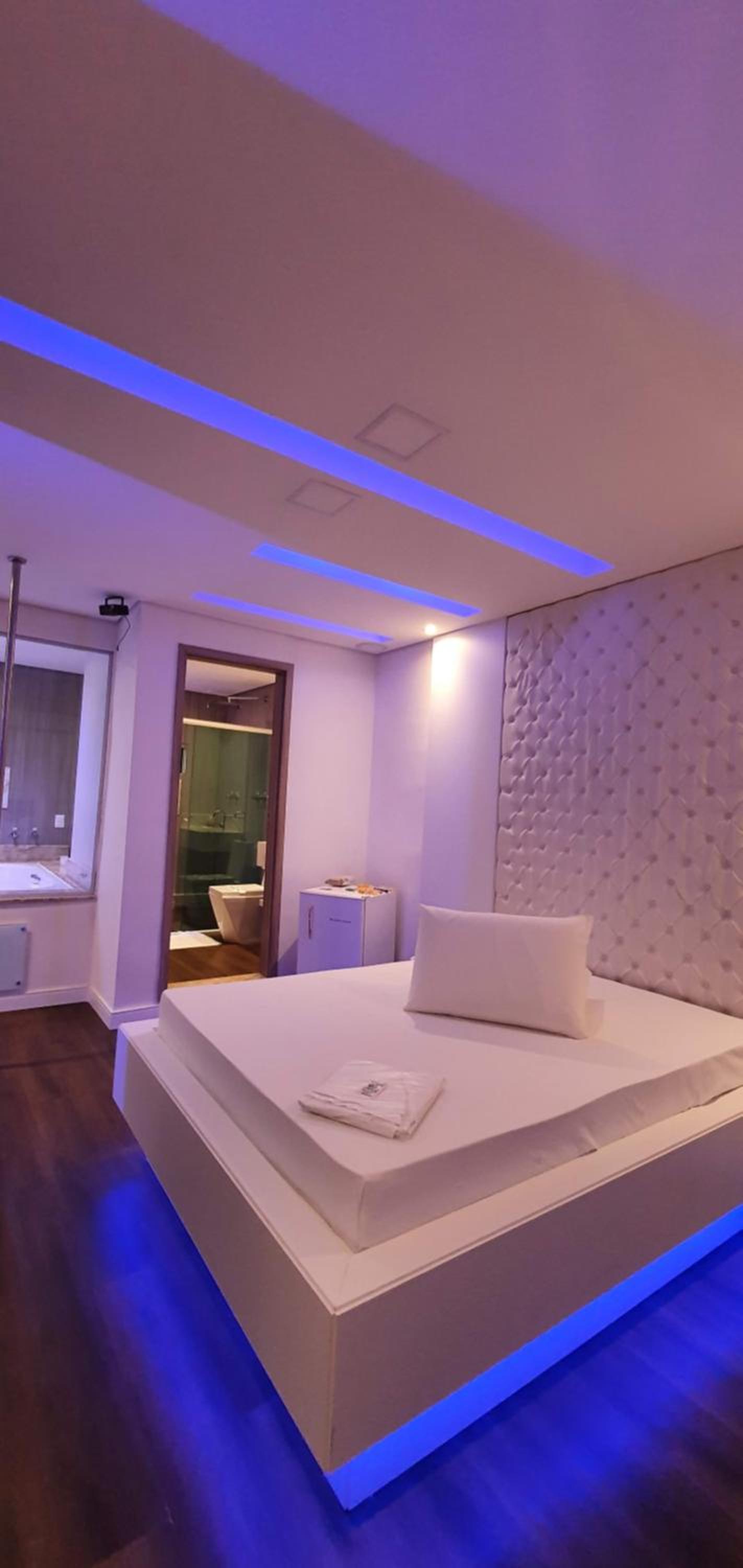 Deluxe Suite with Spa Bath - Photo 60