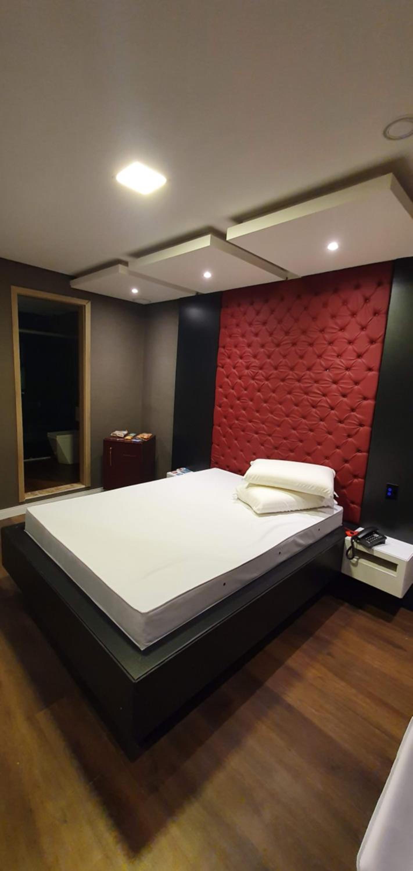 Deluxe Suite with Spa Bath - Photo 2