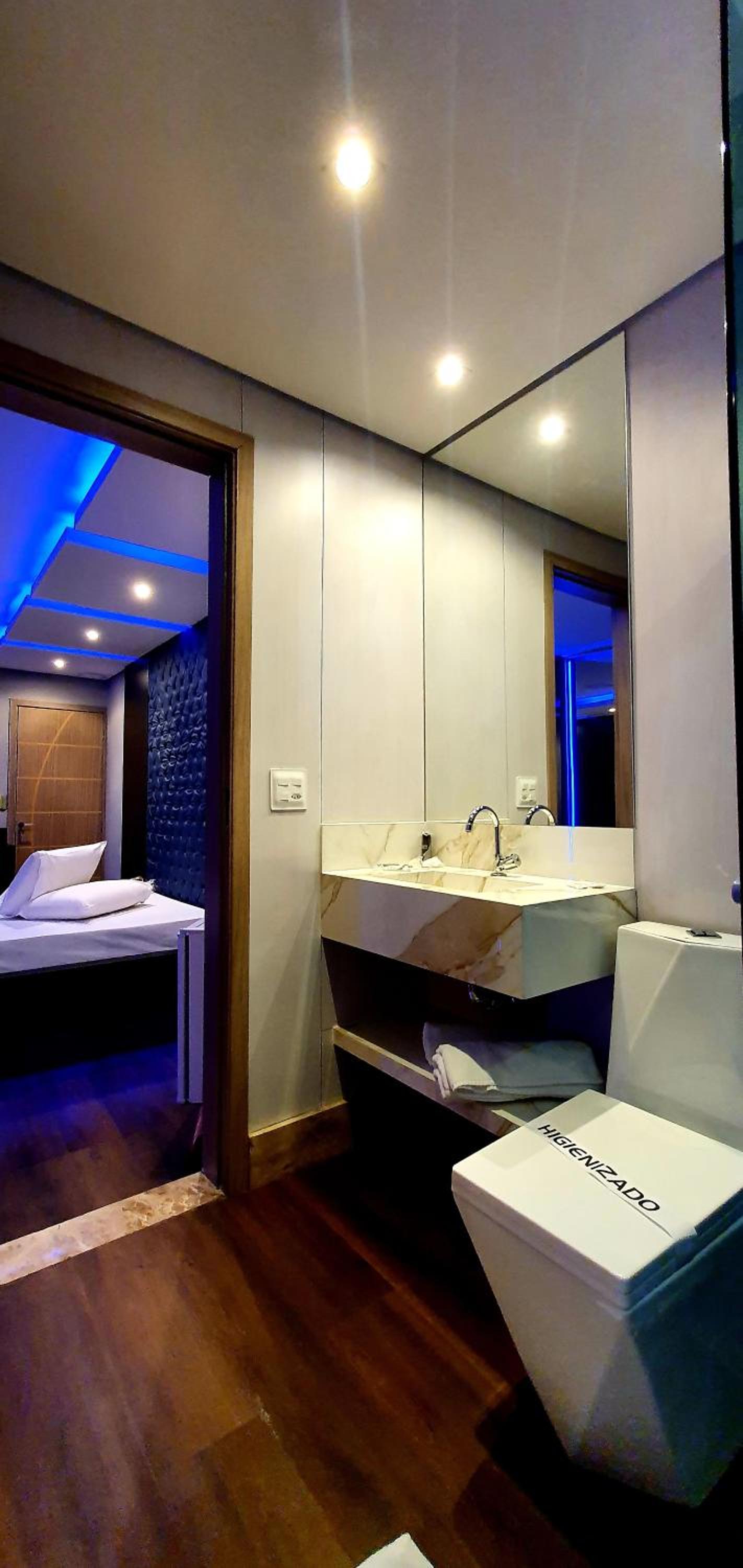 Deluxe Suite with Spa Bath - Photo 61