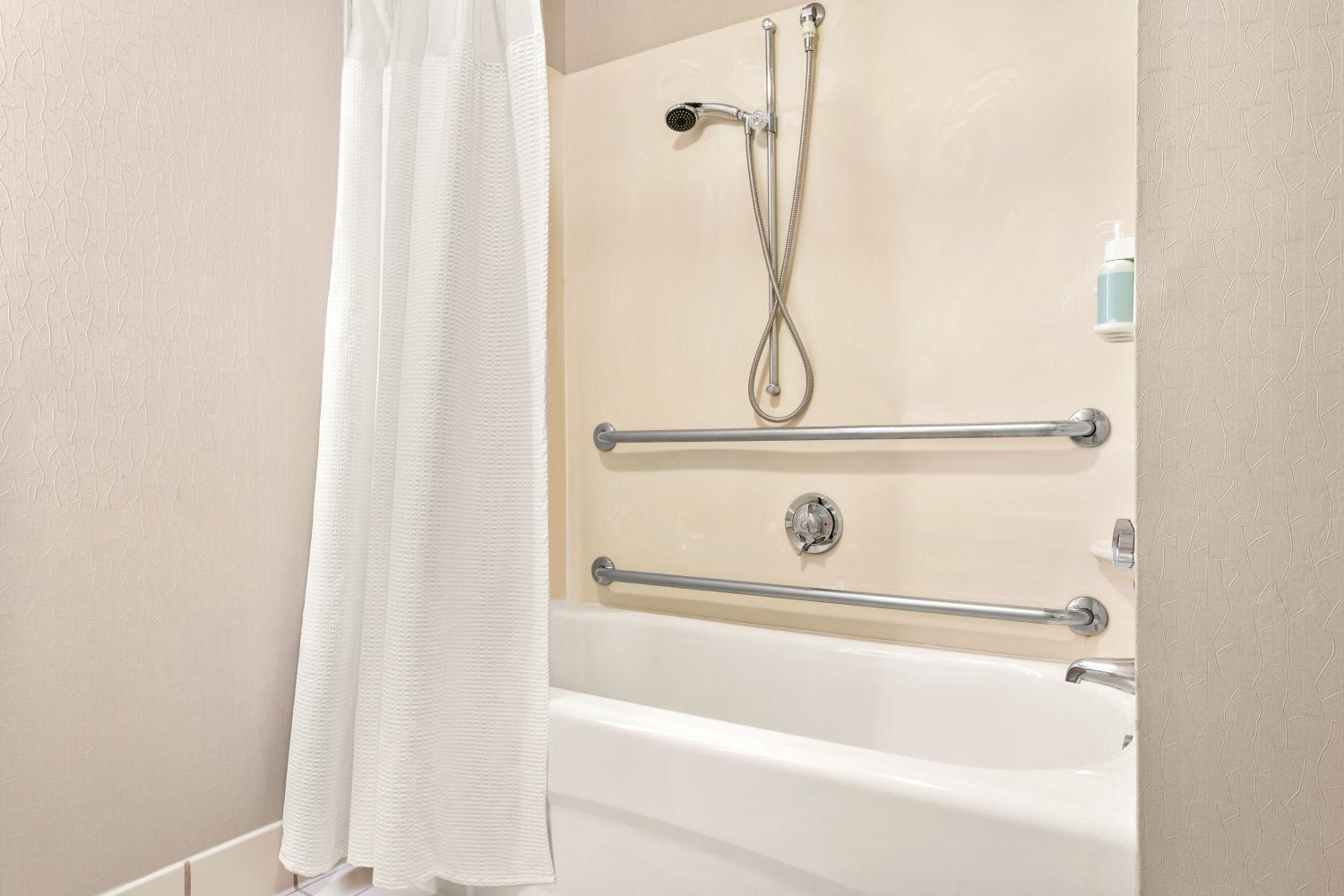 King Studio with Sofa Bed and Adapted Tub - Mobility and Hearing Accessible - Photo 10