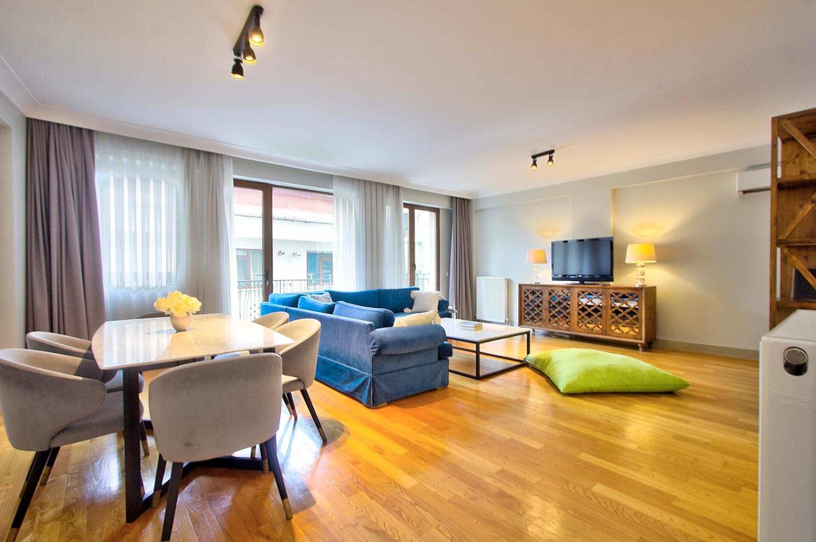 Three-Bedroom Apartment photo 2