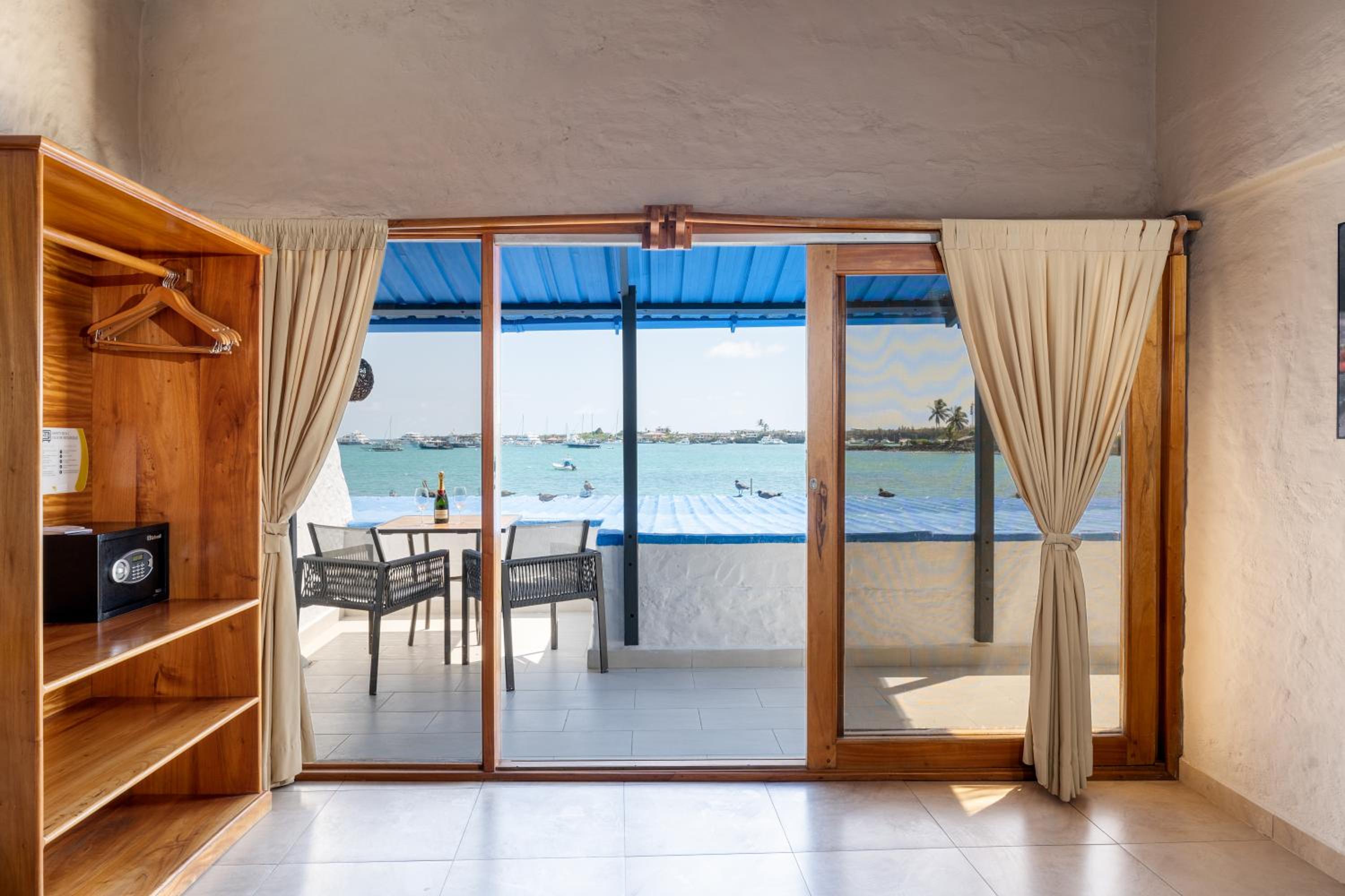 Deluxe Suite With Sea View photo 1