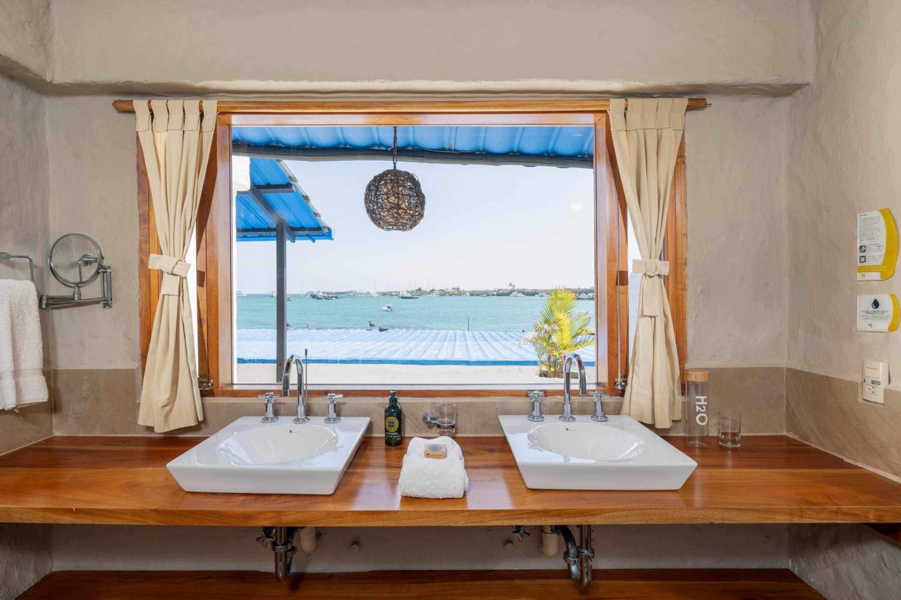 Deluxe Suite With Sea View photo 2