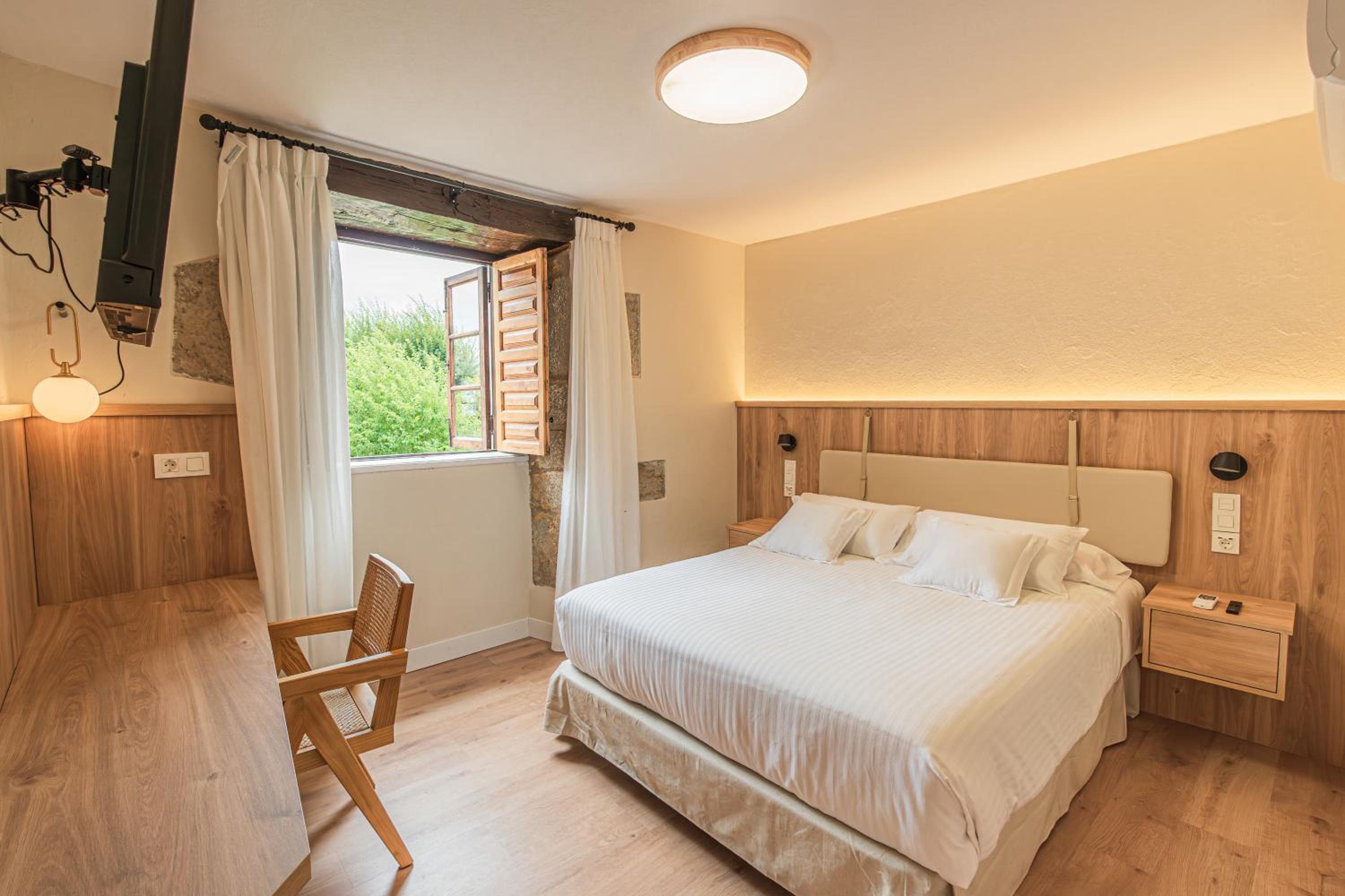 Double or Twin Room with Private Bathroom - Photo 1