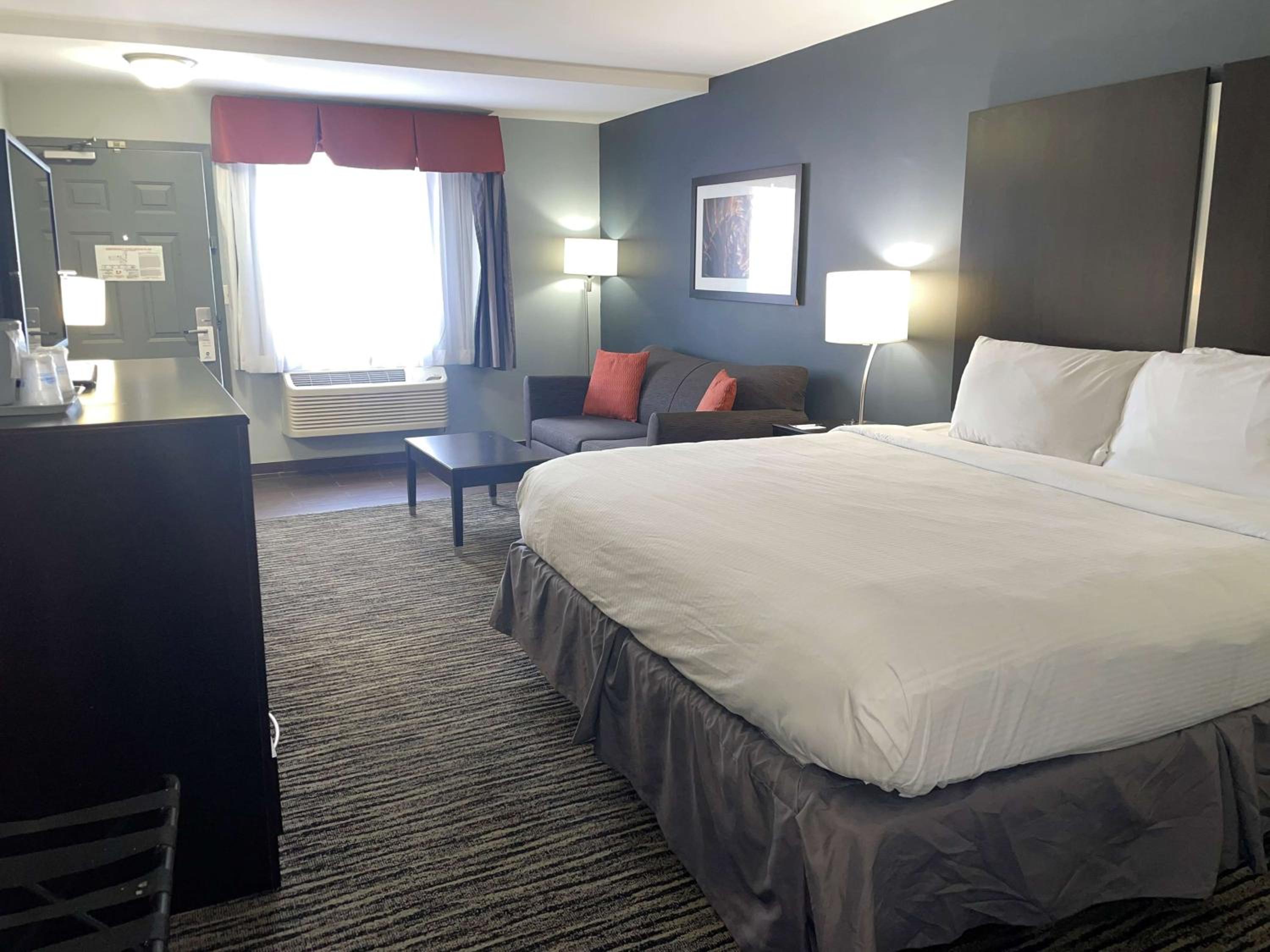 King Room with Sofa Bed and Exterior Access - Non-Smoking - Photo 1