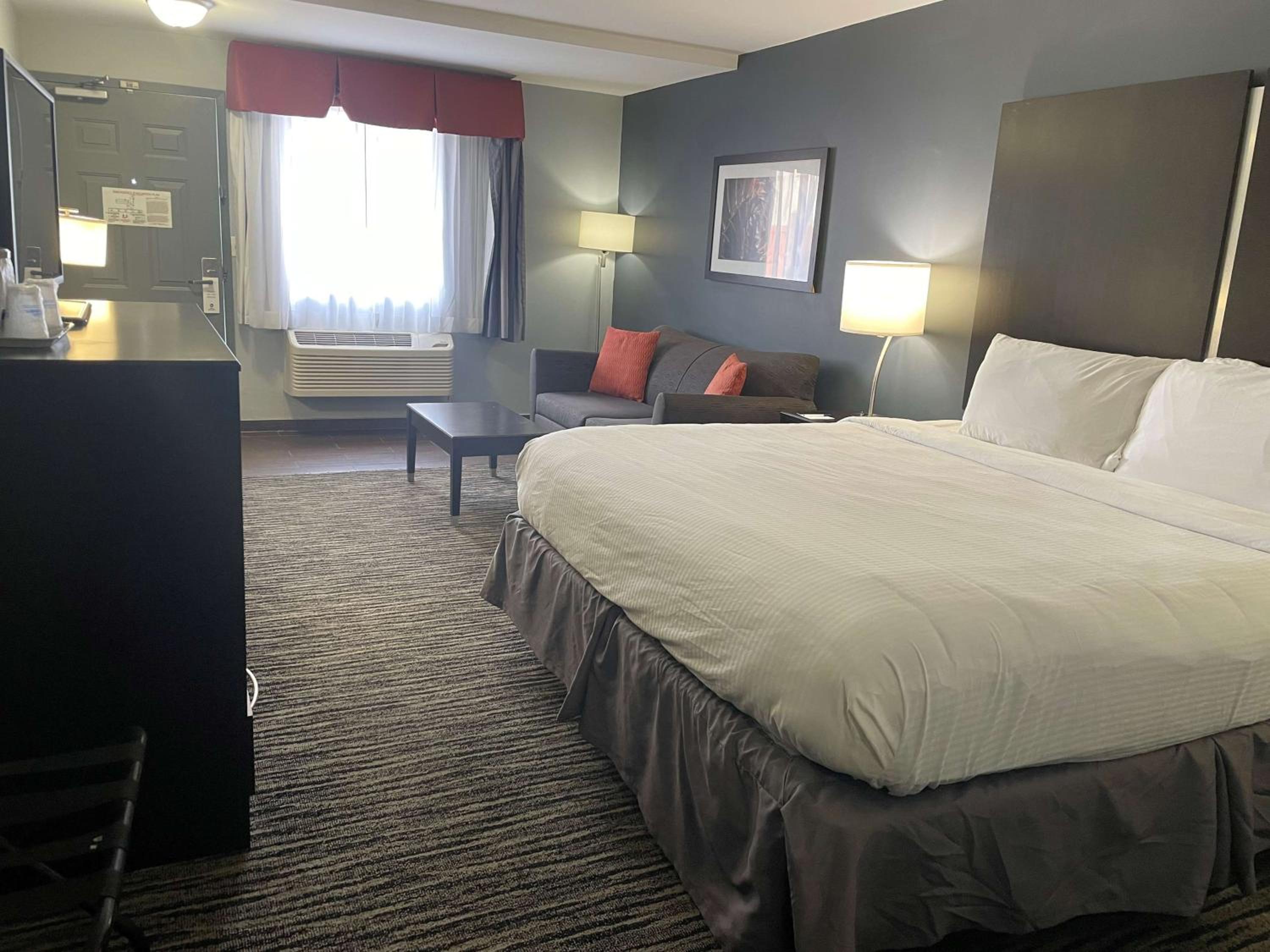 King Room with Sofa Bed and Exterior Access - Non-Smoking - Photo 3