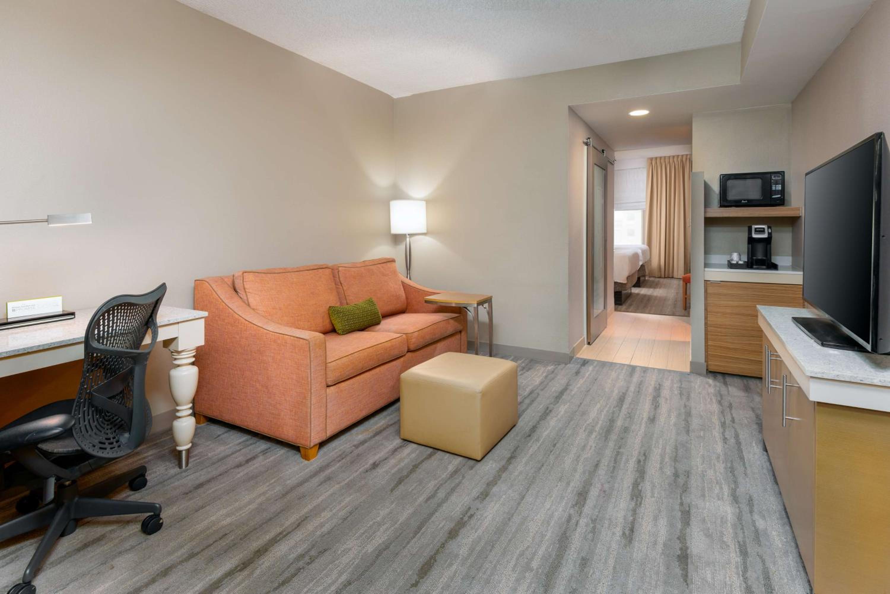 One-Bedroom Suite with 2 Double Beds - Photo 4