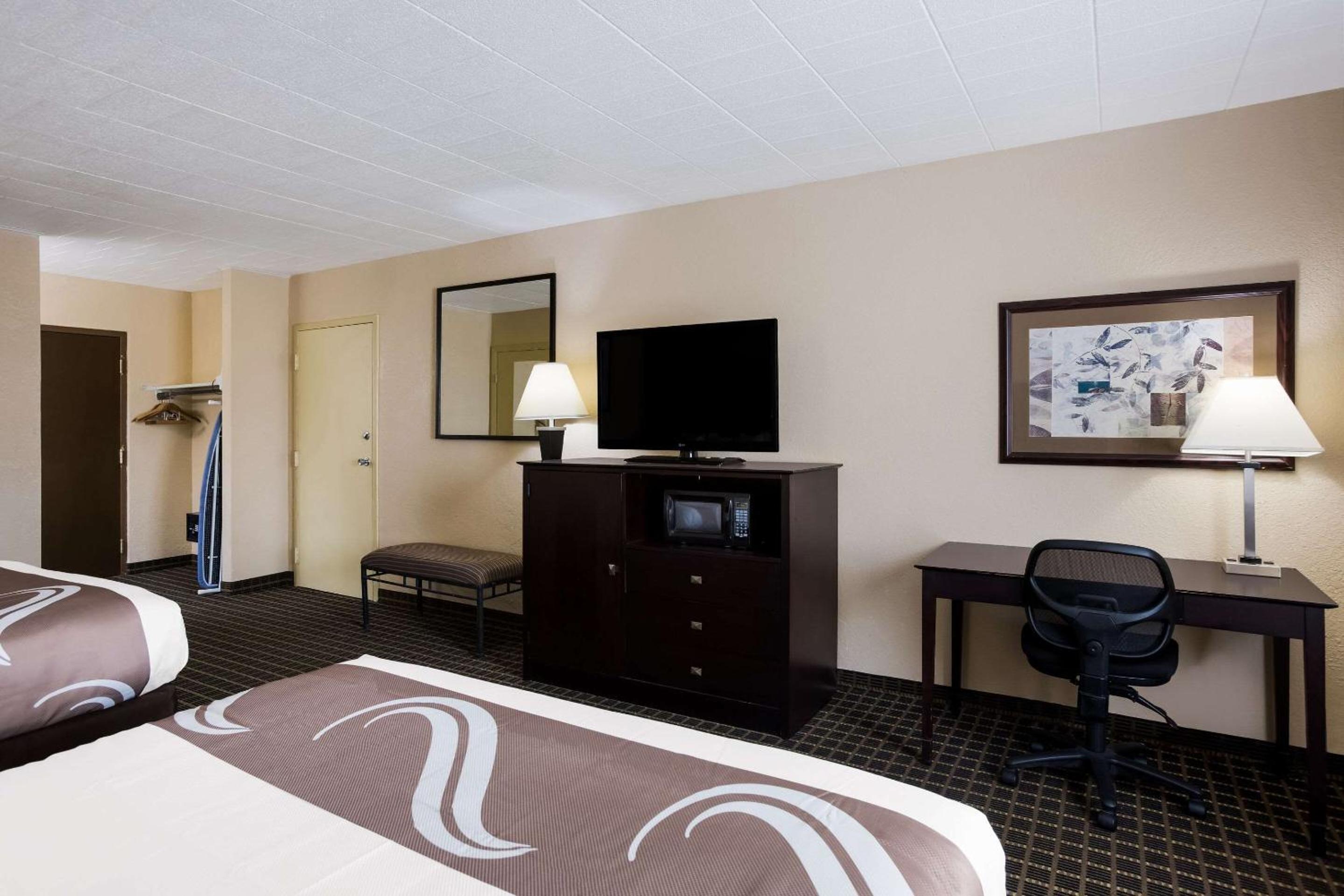 Queen Room with Two Queen Beds and Bath Tub - Accessible/Non-Smoking/Non-Pet Friendly - Photo 3