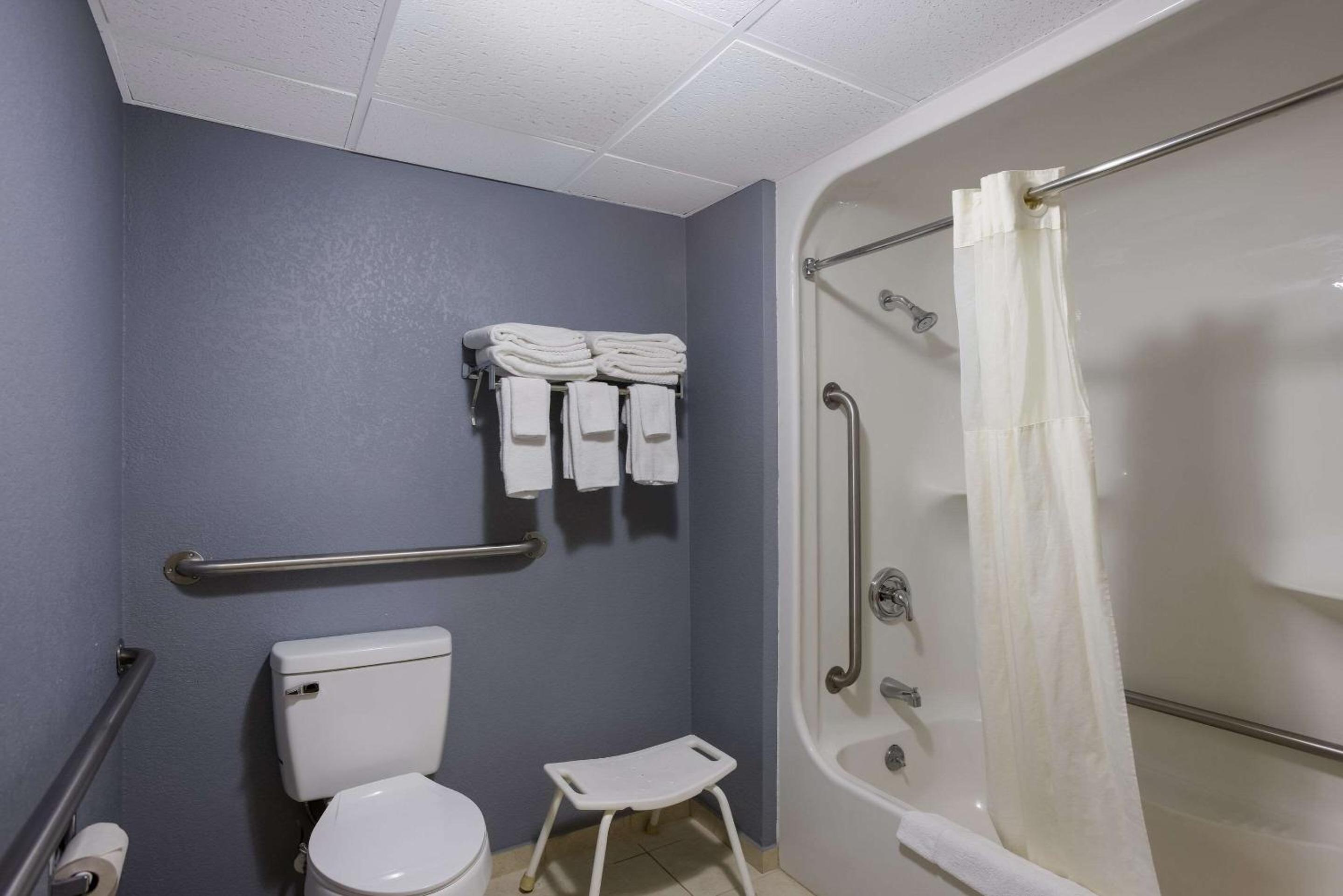 Queen Room with Two Queen Beds and Bath Tub - Accessible/Non-Smoking/Non-Pet Friendly - Photo 4
