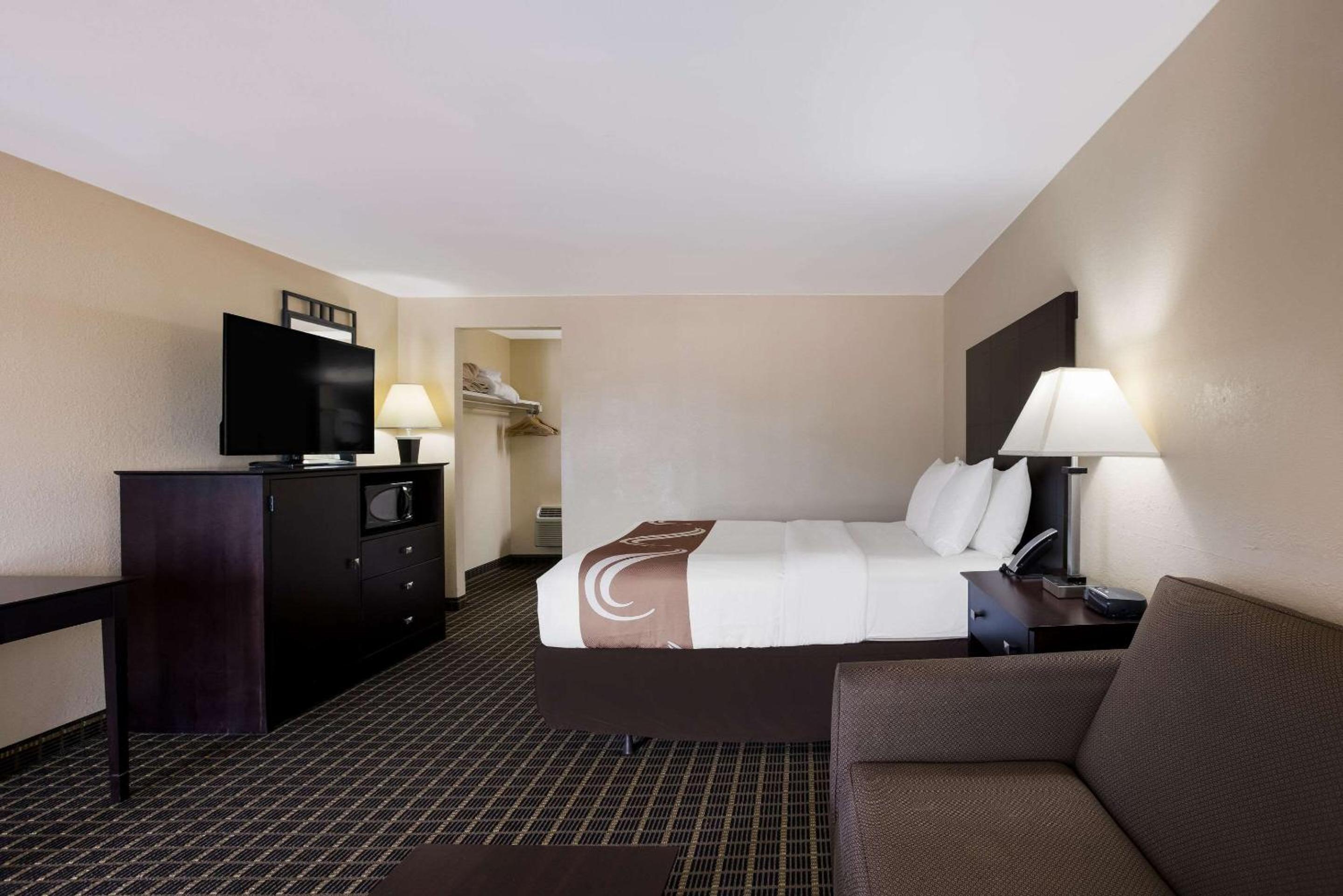 Queen Room - Photo 1