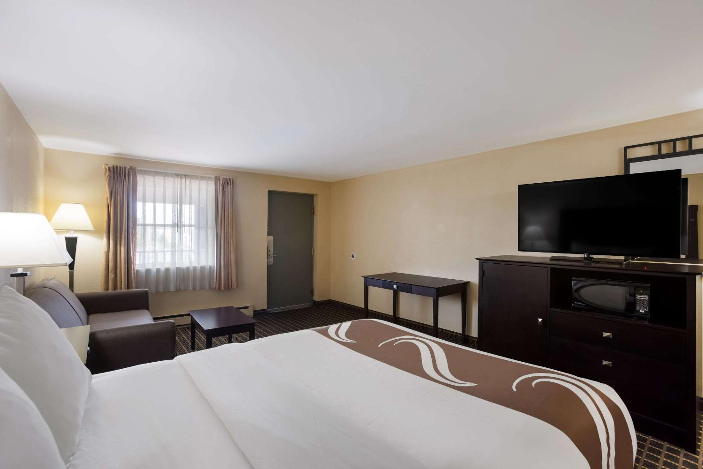 Queen Room - Photo 2