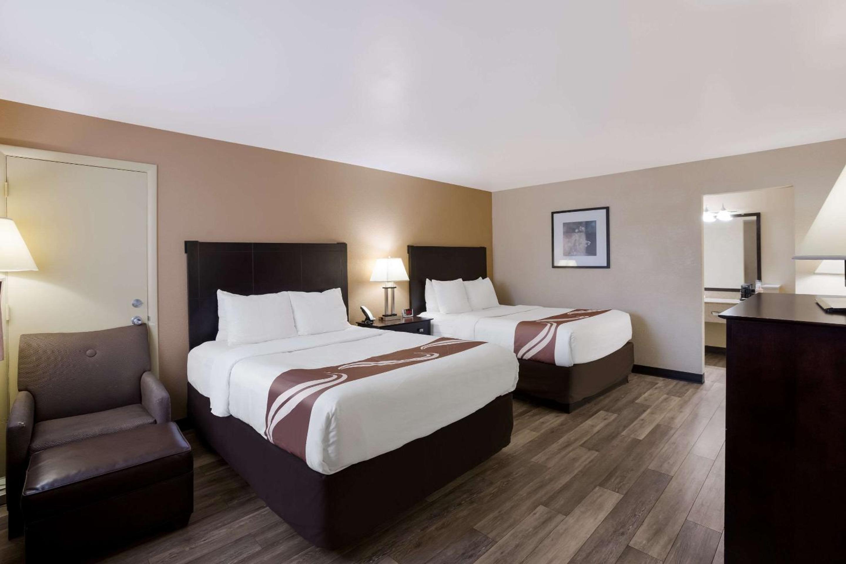 Queen Room with Two Queen Beds - Non-Smoking/Pet Friendly - Photo 1