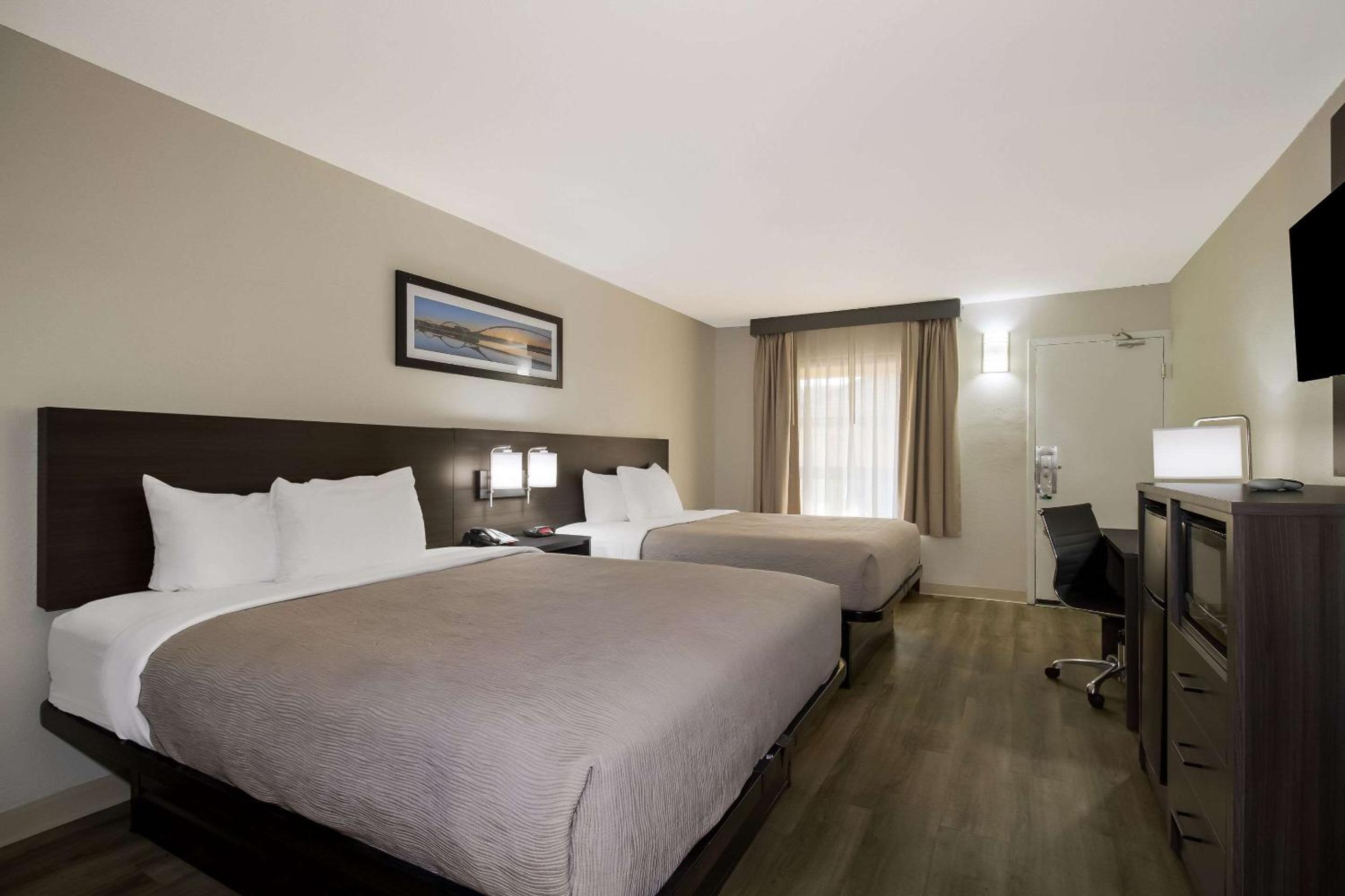 Quadruple Room with Two Queen Beds - Non Smoking - Photo 1