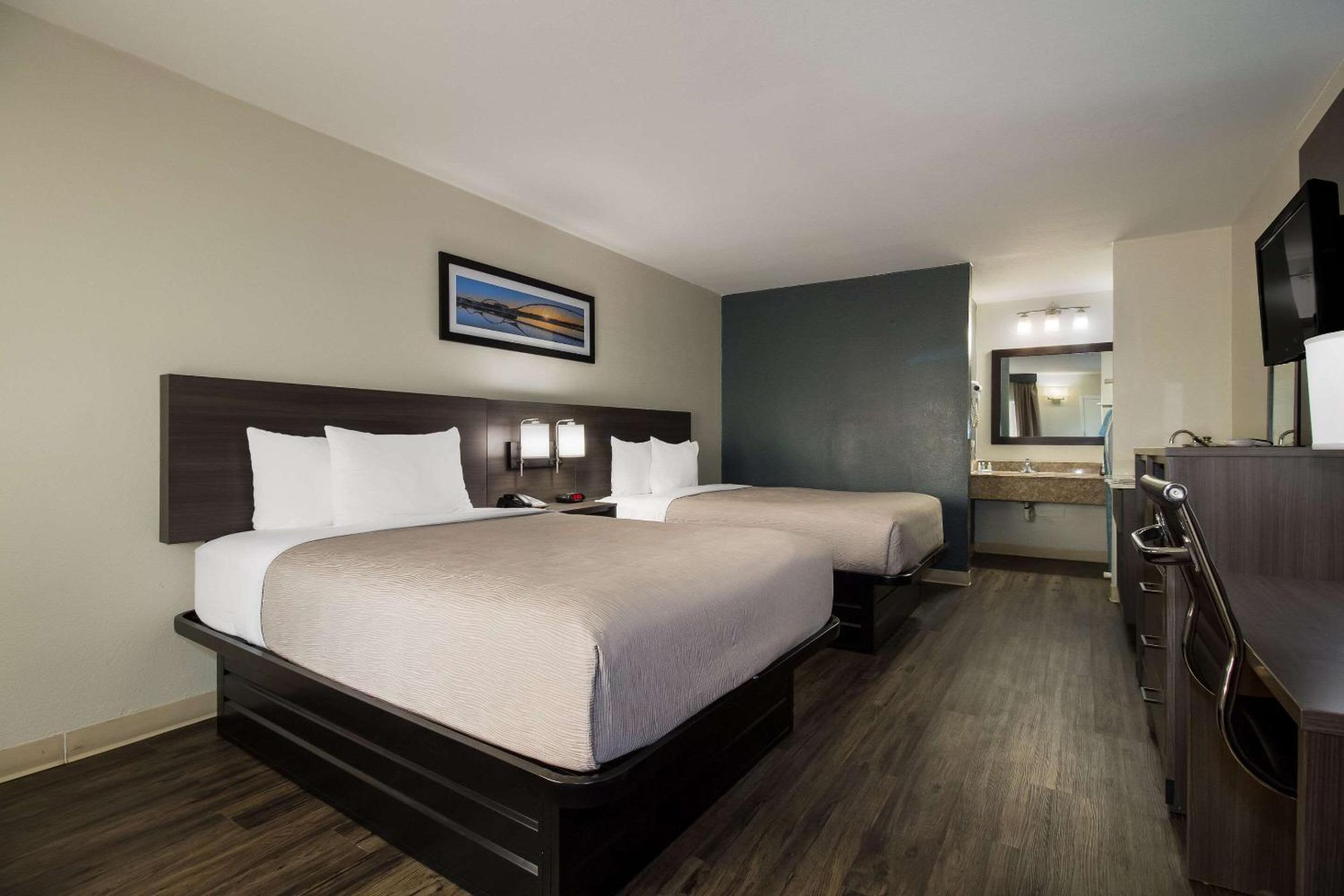 Double Room with Two Double Beds - Smoking - Photo 4