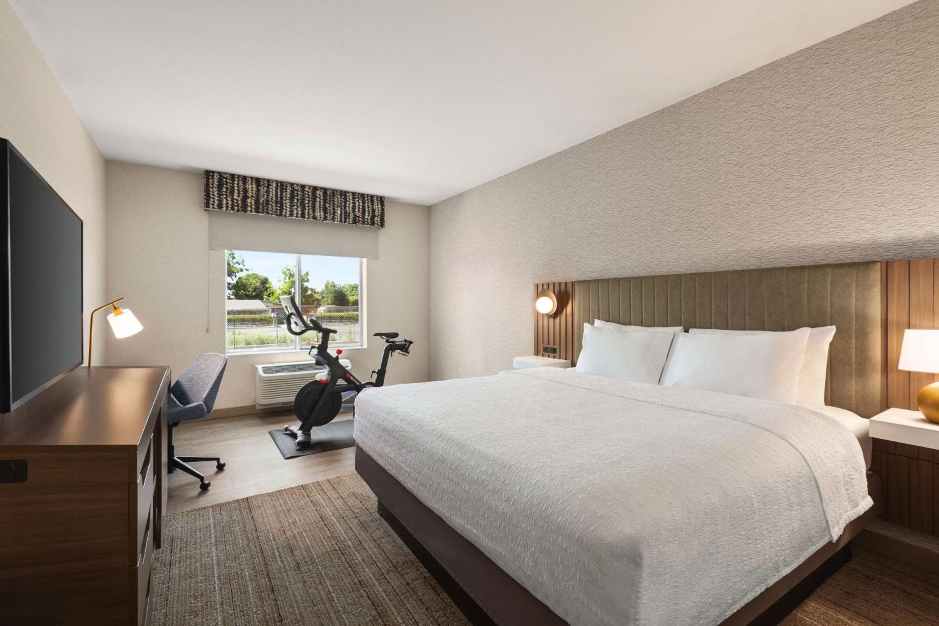 King Room with Fitness Room - Photo 2