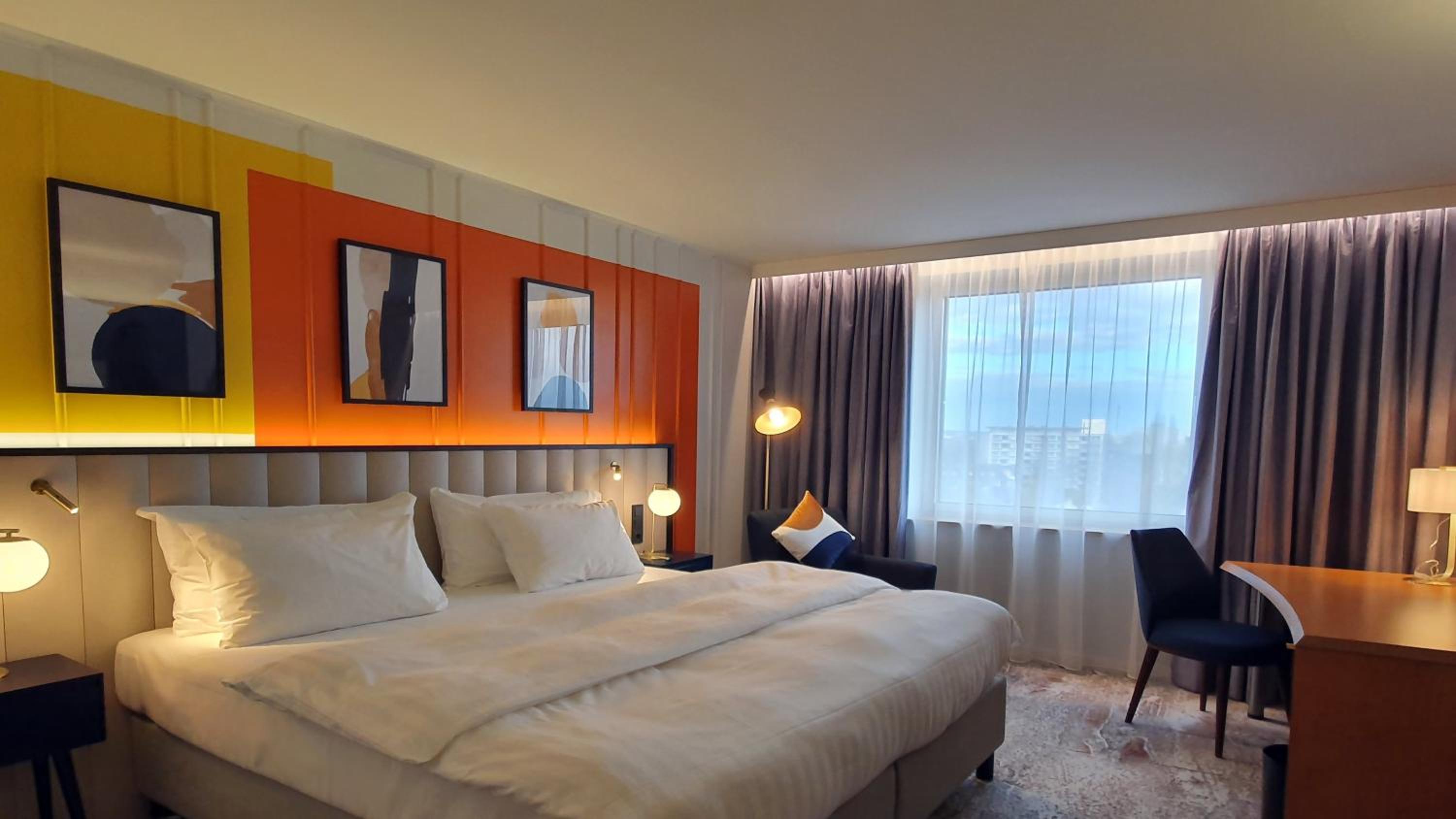 Standard King Room thumbnail 6