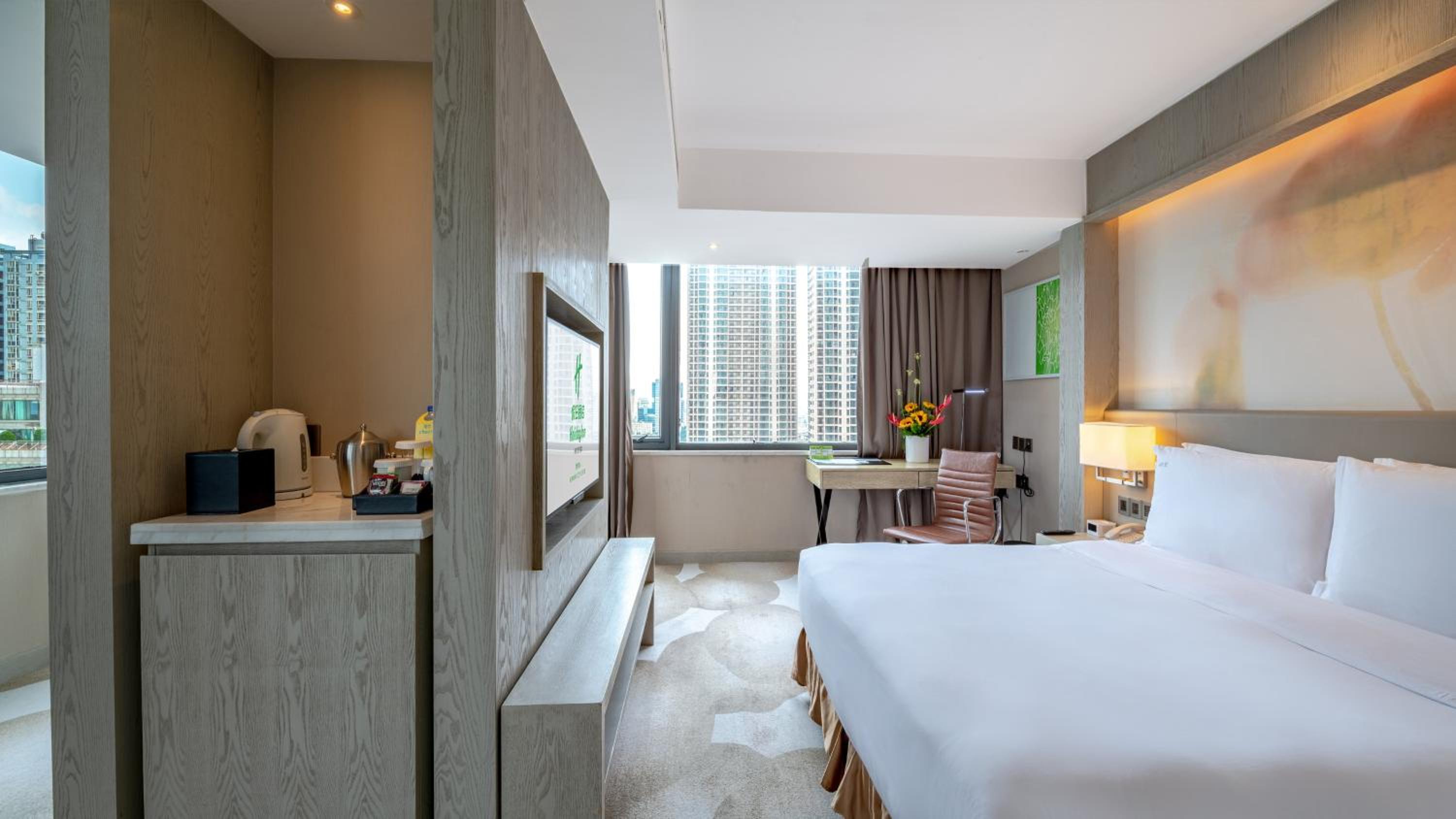 Premium King Room with City View - Photo 1