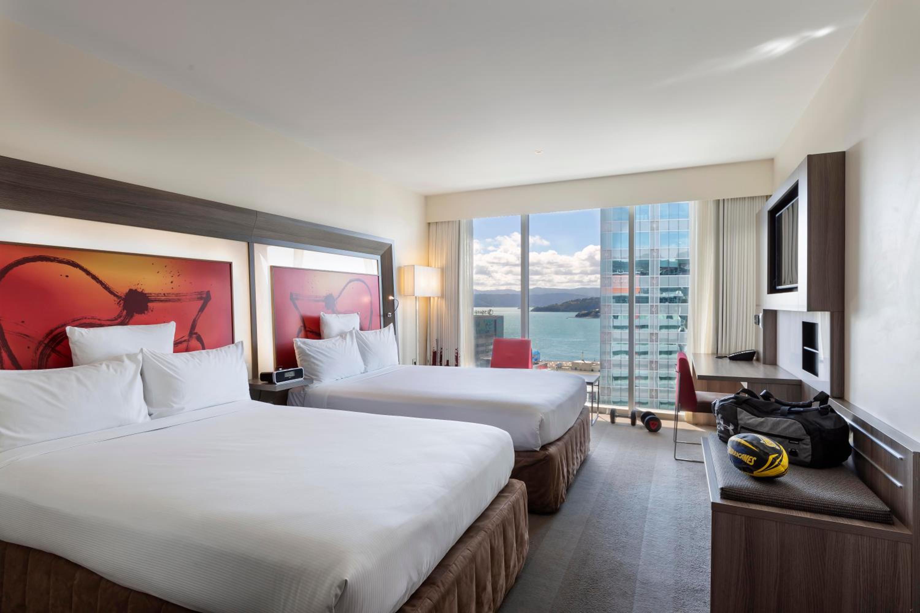 Superior Twin Room with City View thumbnail 5