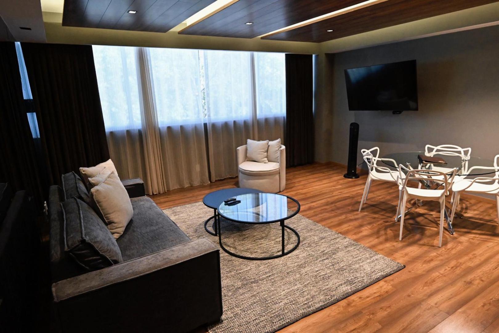 Deluxe Suite - Photo 23