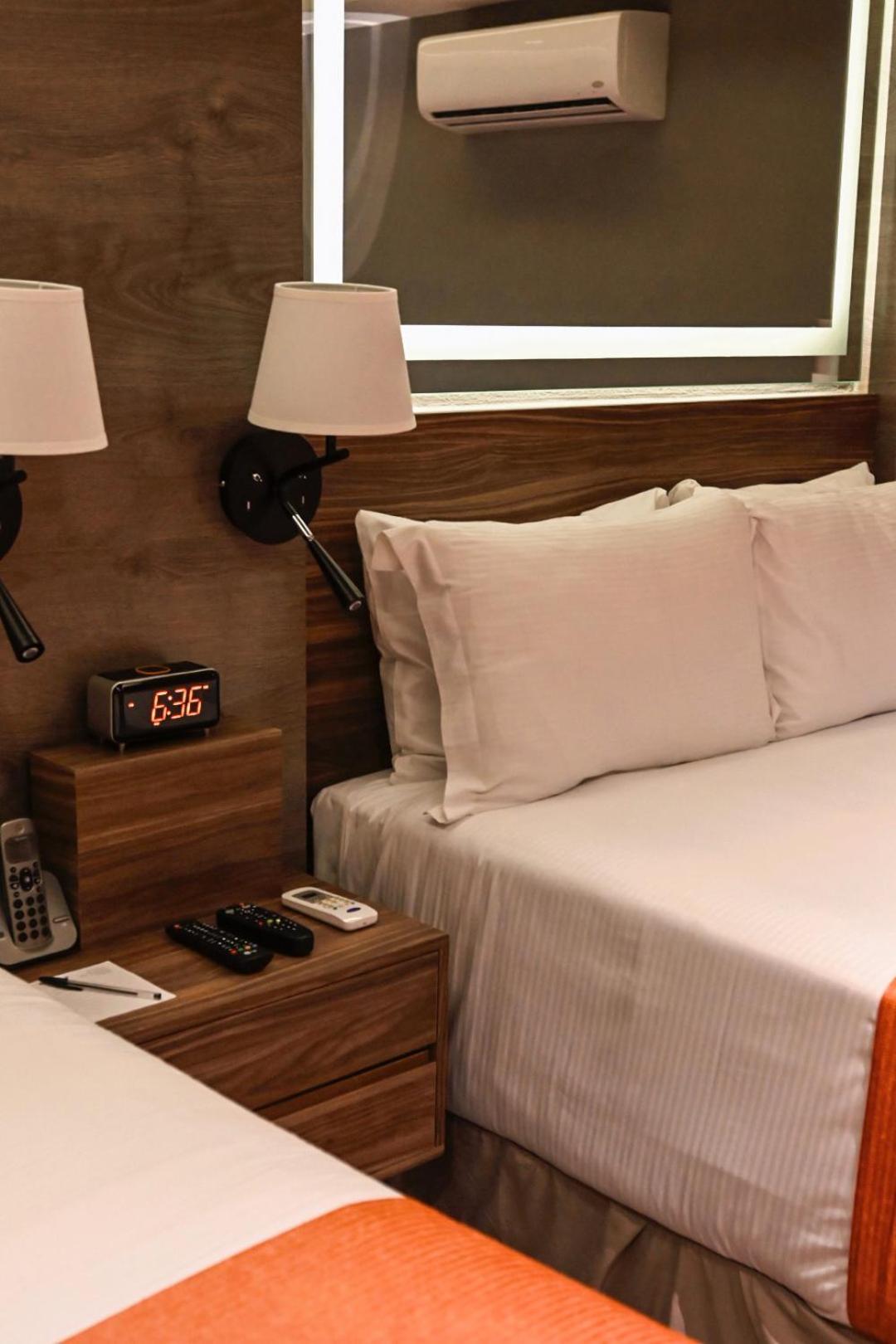 Deluxe Queen Room with Two Queen Beds - Photo 6