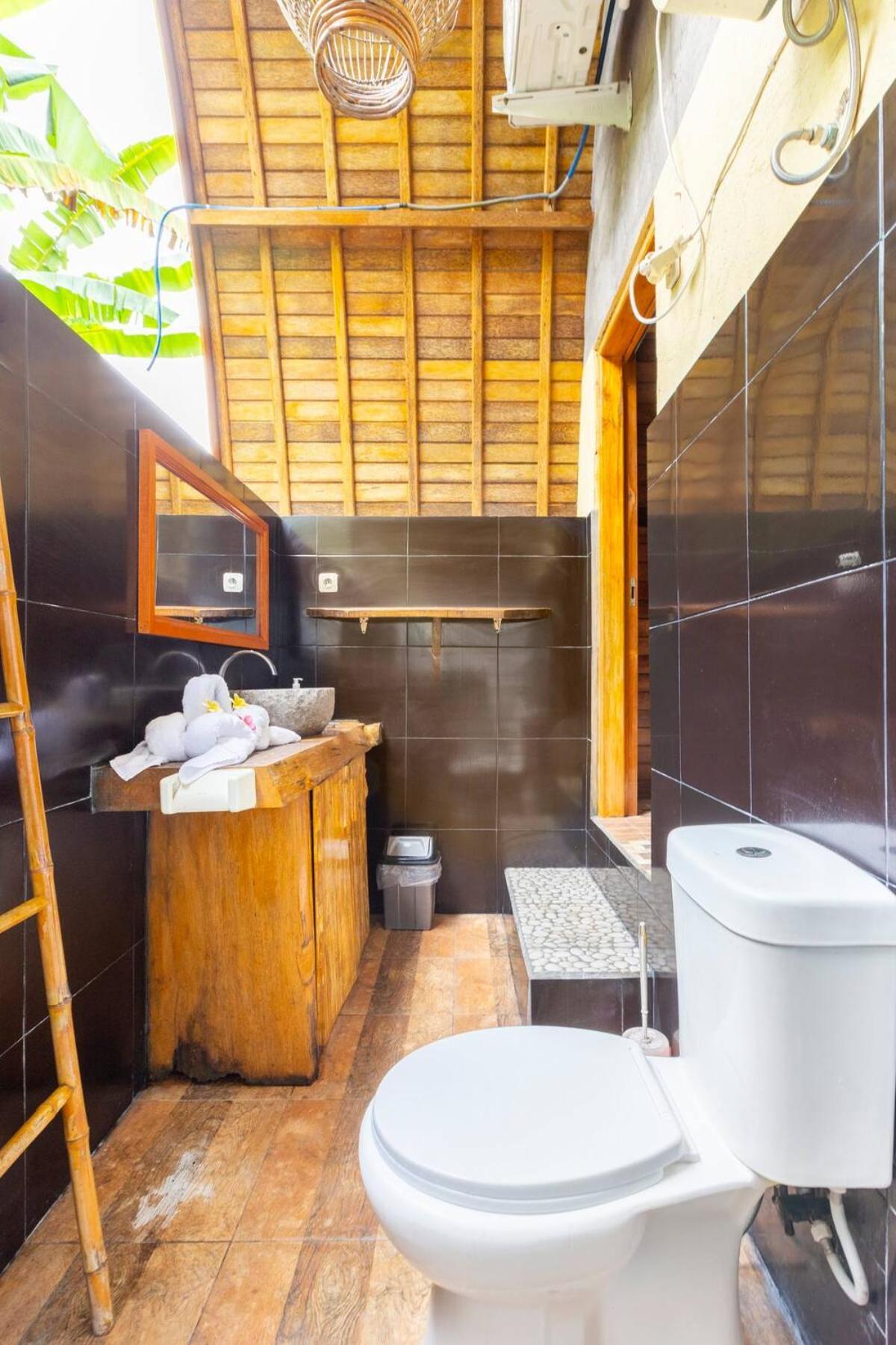 Bungalow with Garden View - Photo 9