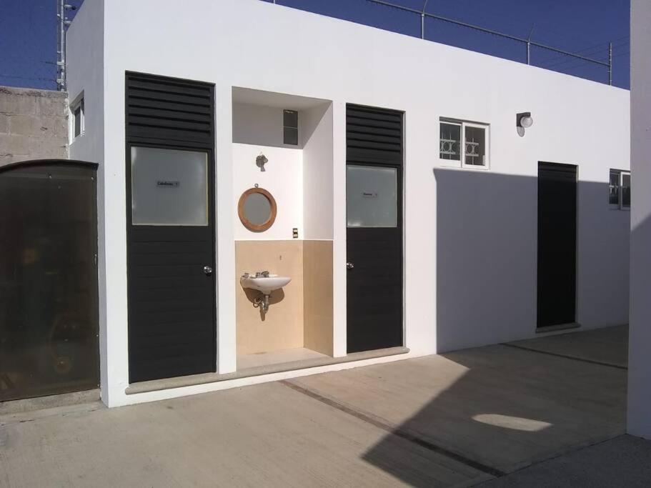Four-Bedroom House photo 2