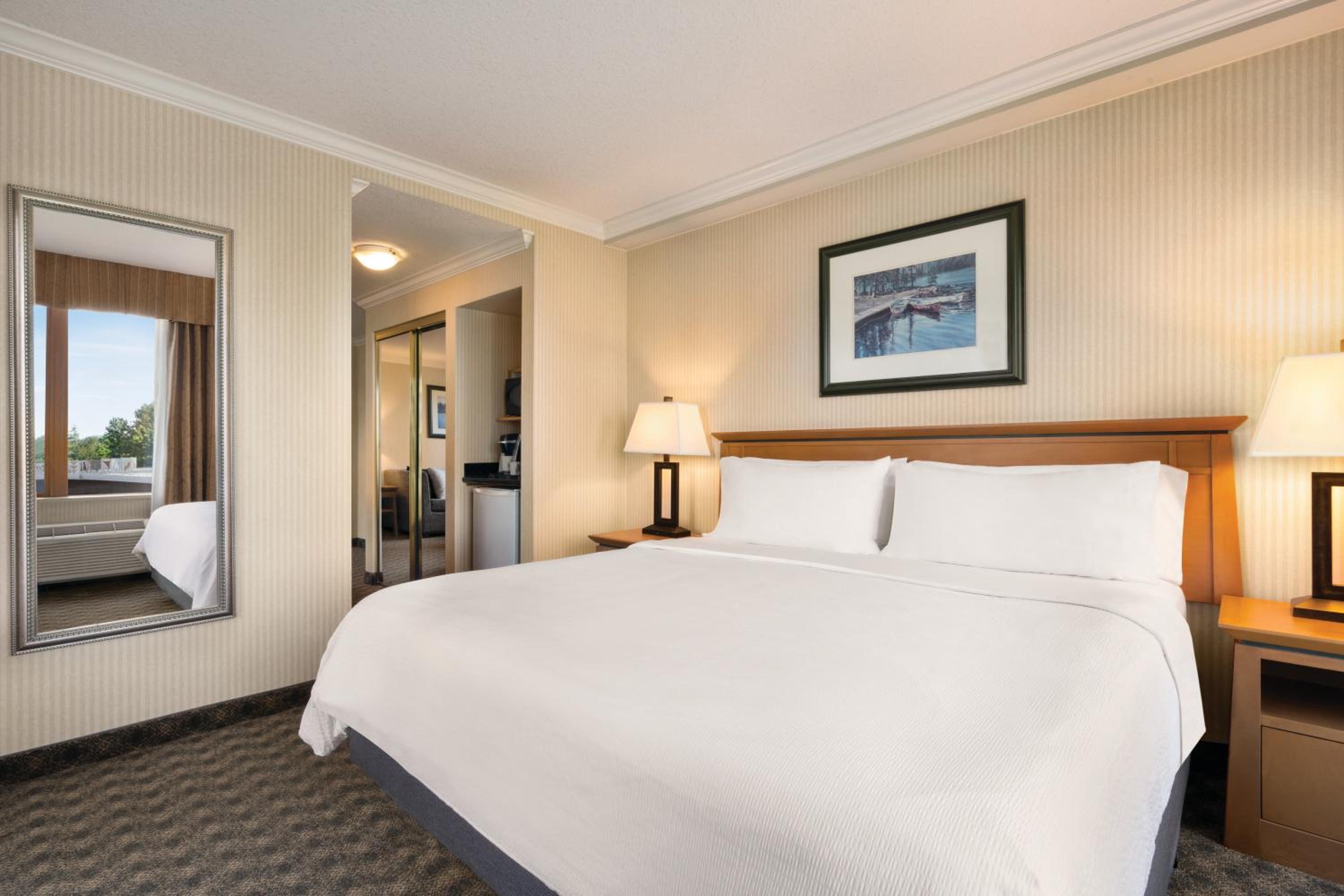 Standard King Room - Photo 3