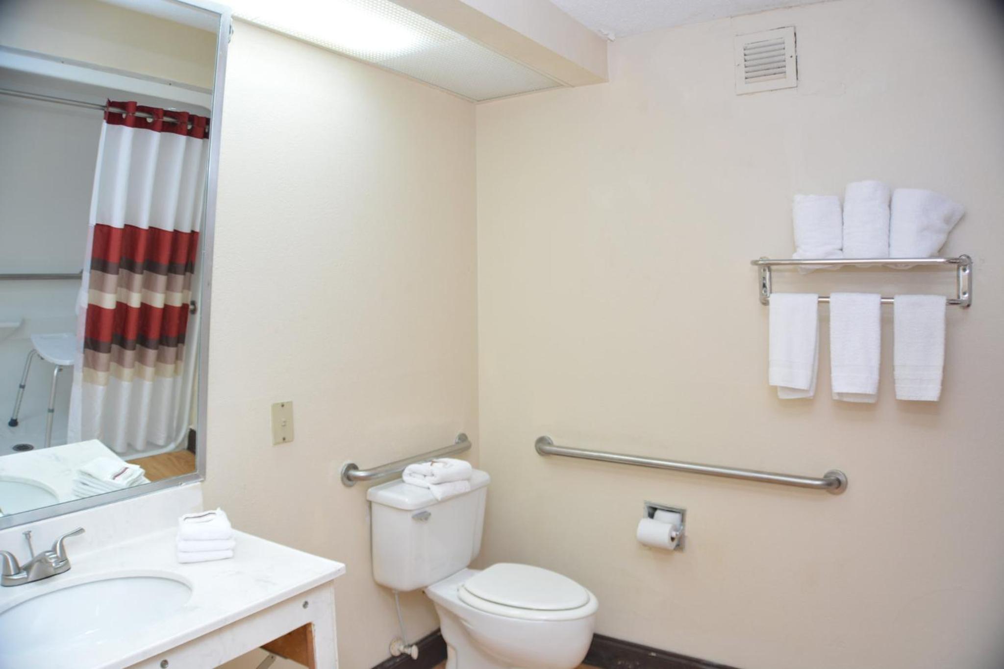 Suite King Room Disability Access Roll-In Shower Smoke Free - Photo 2