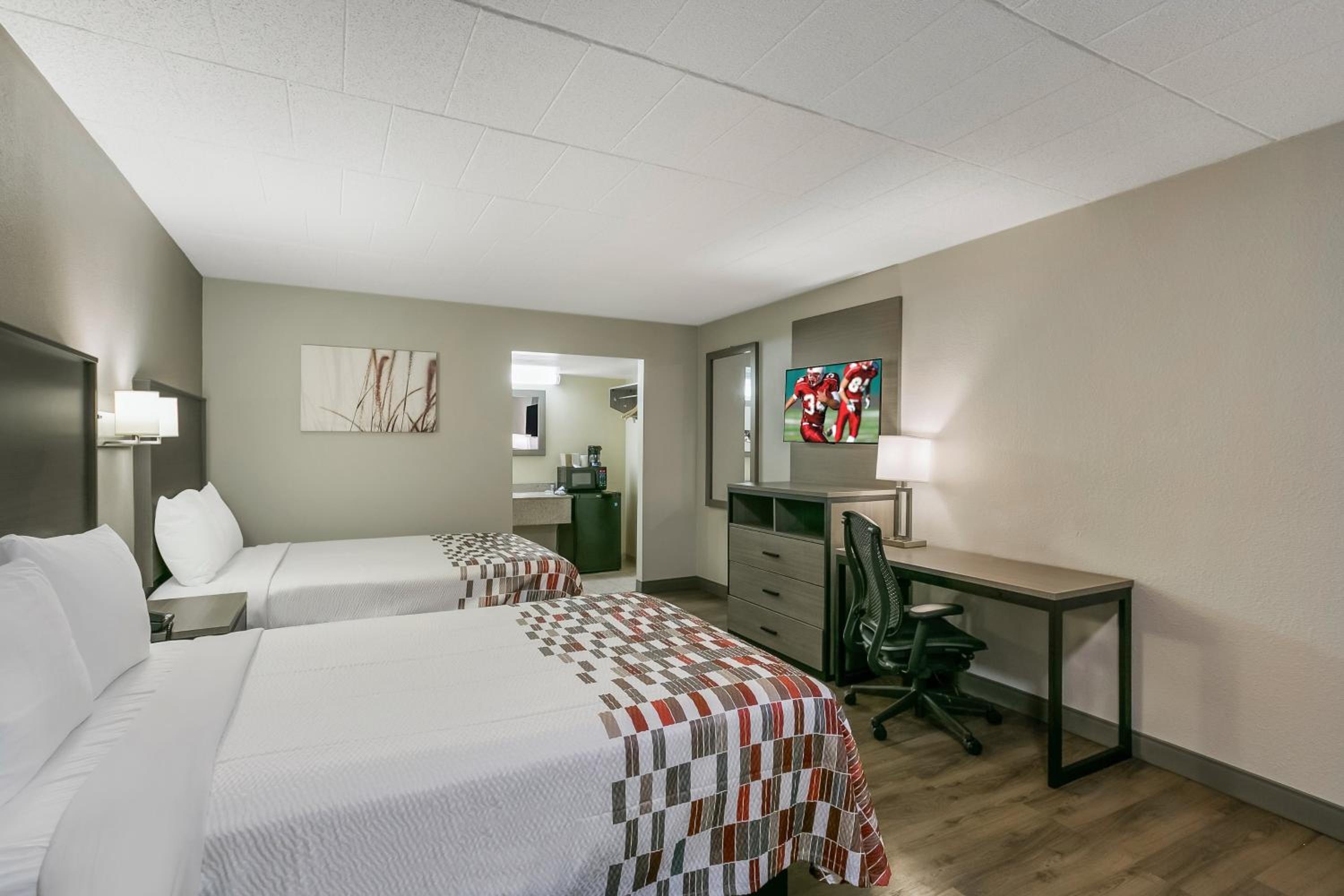 Deluxe Room with Two Double Beds Non-Smoking - Photo 4
