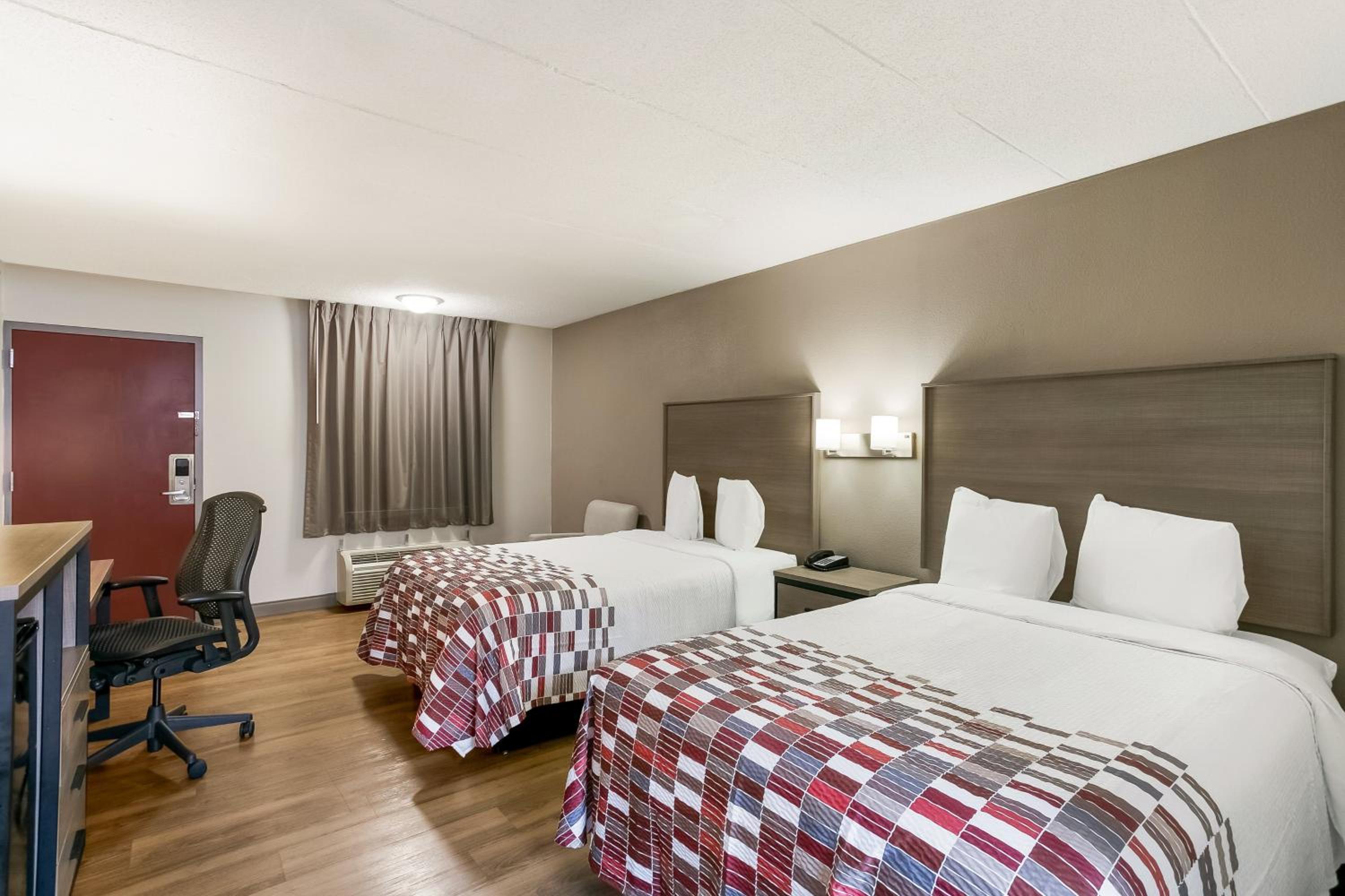 Deluxe Room with Two Double Beds Non-Smoking - Photo 1
