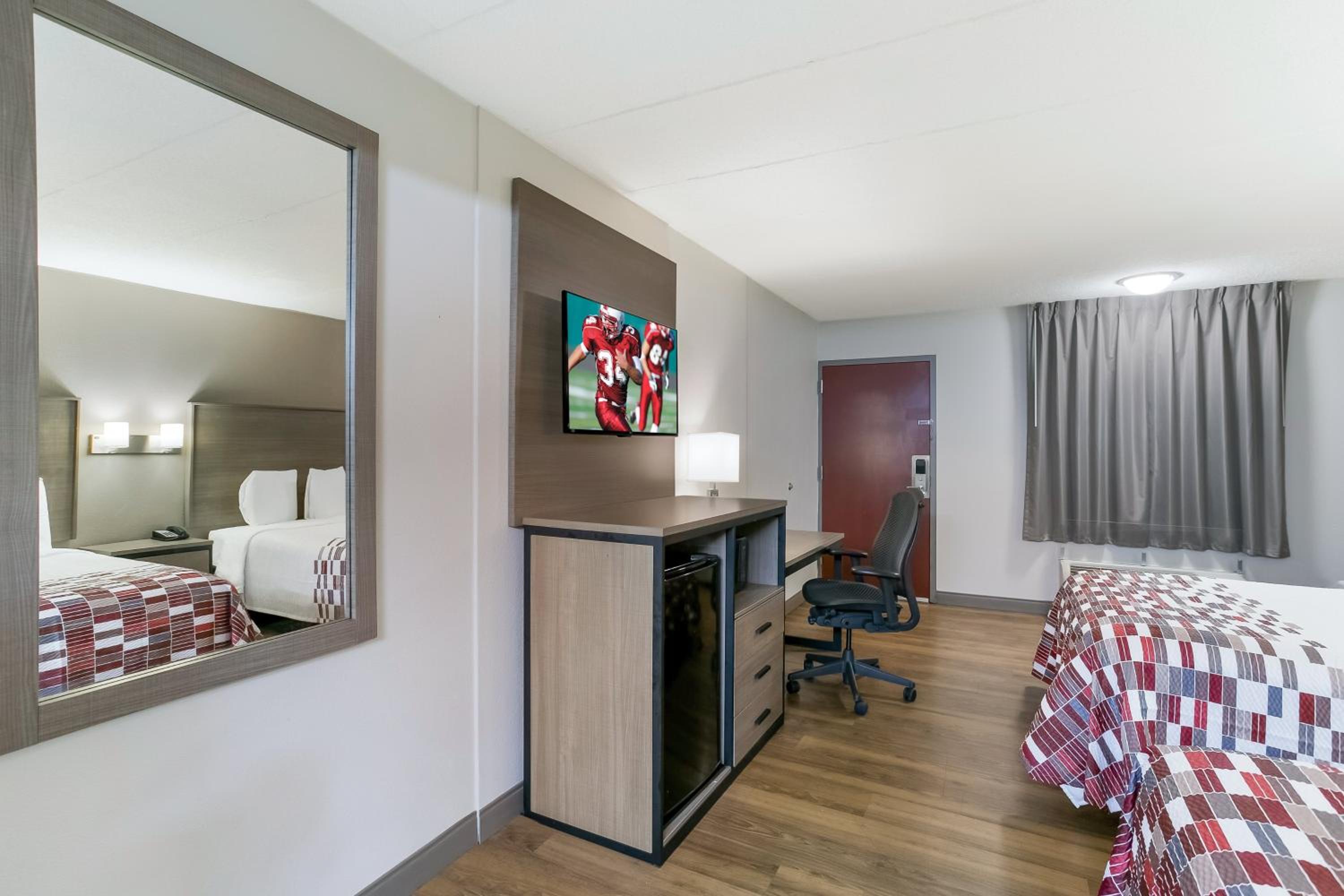 Deluxe Room with Two Double Beds Non-Smoking - Photo 3