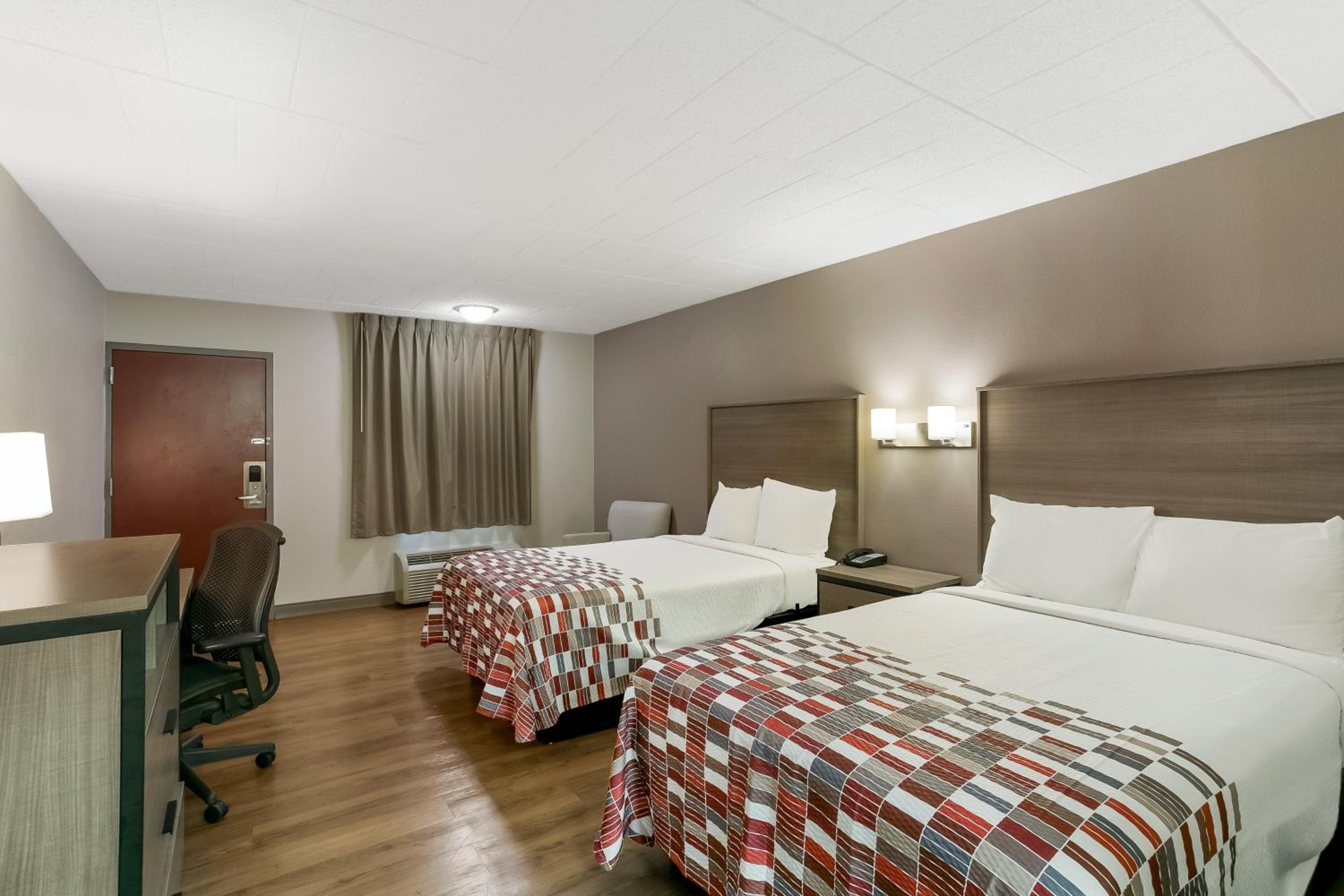 Standard Room with Two Double Beds Non-Smoking - Photo 2