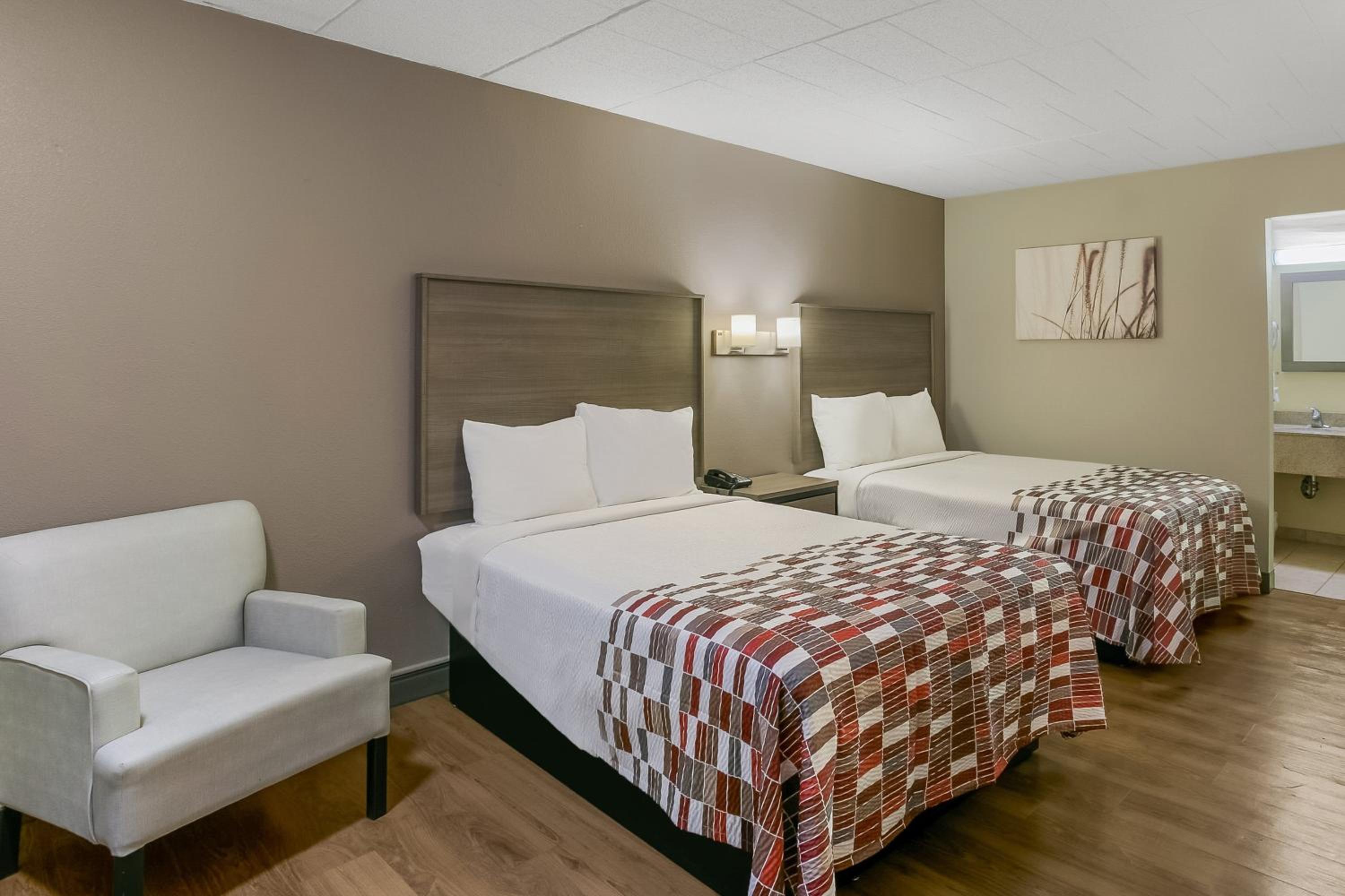 Standard Room with Two Double Beds Non-Smoking - Photo 3