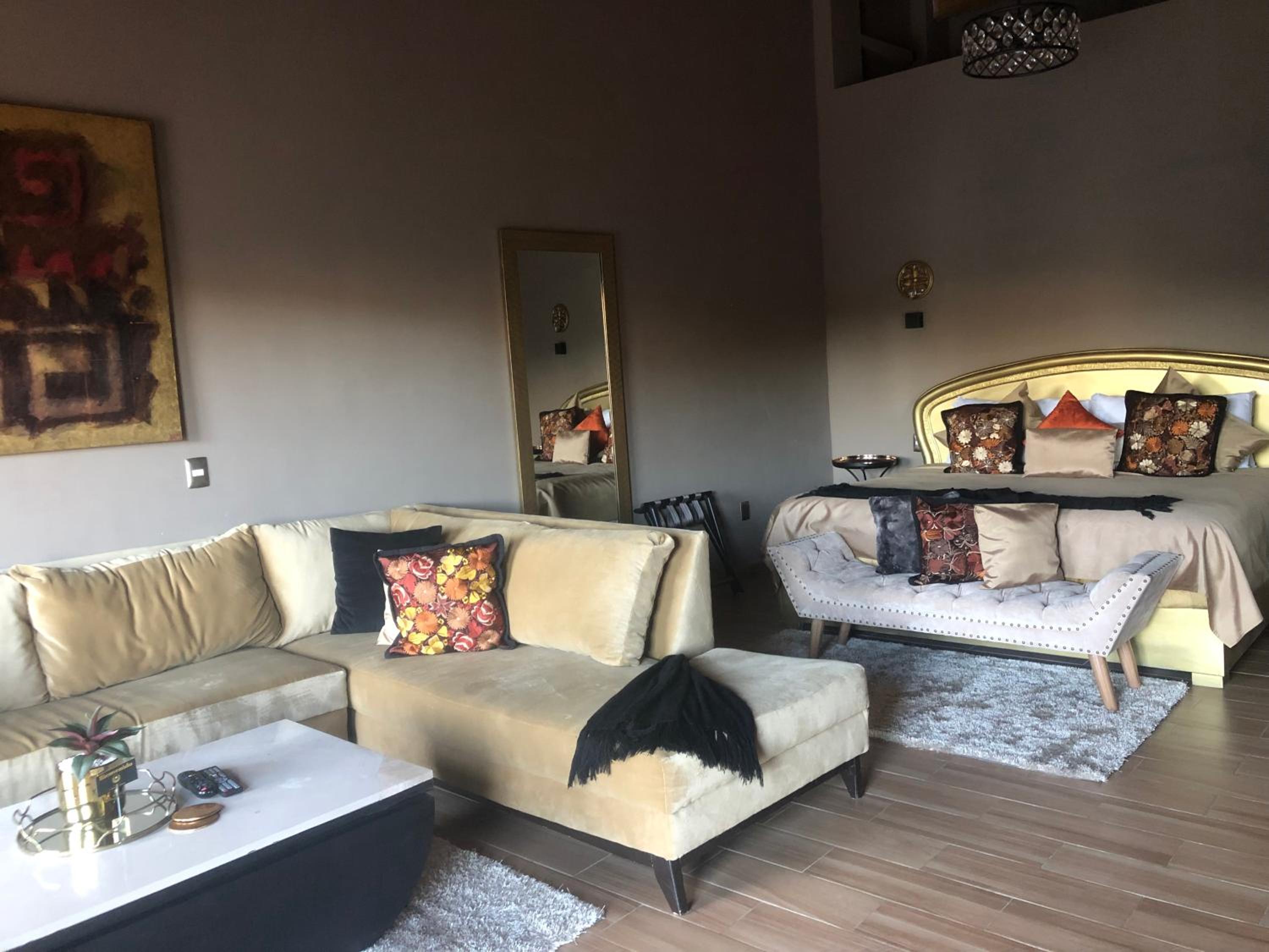 Deluxe Suite - Photo 3