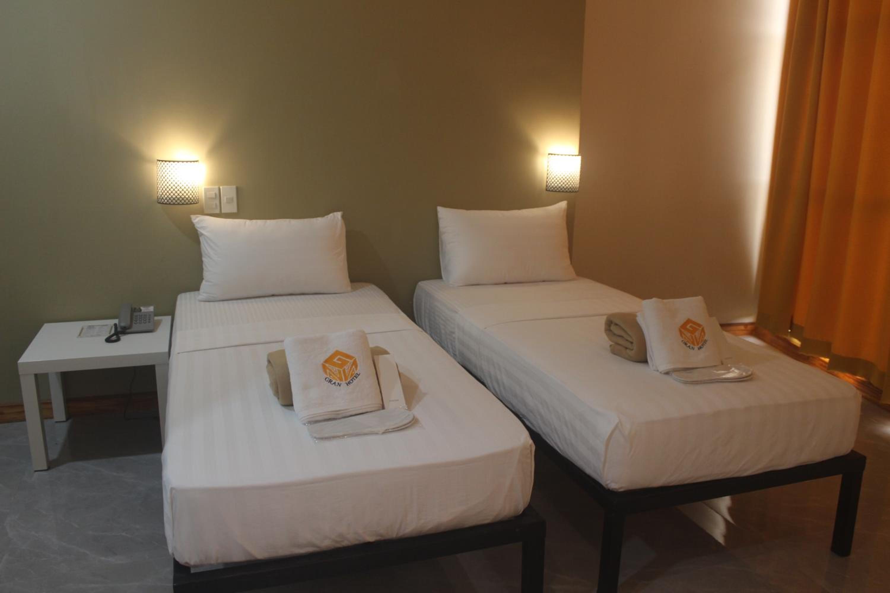Twin Room - Photo 11