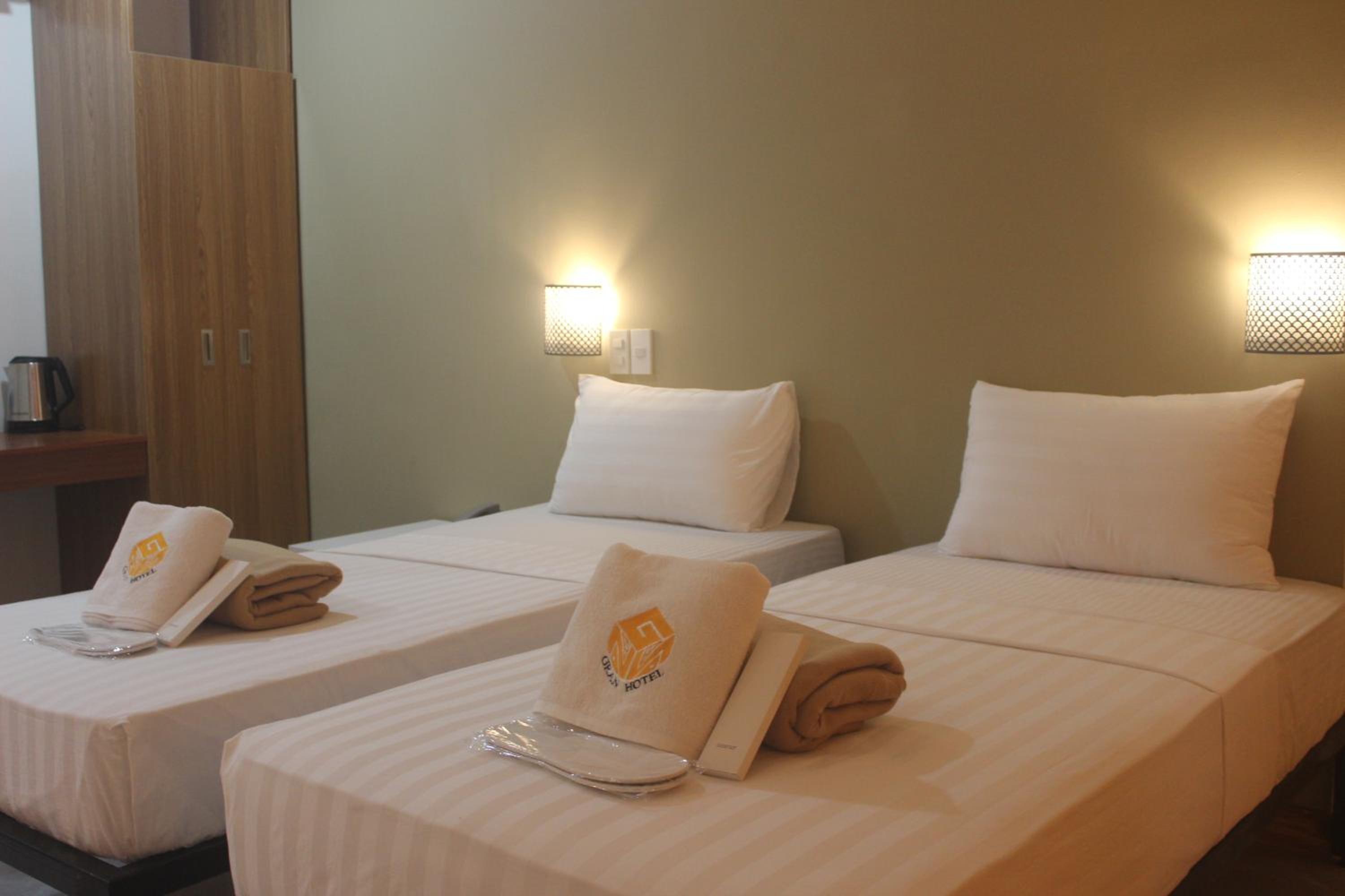 Twin Room - Photo 12