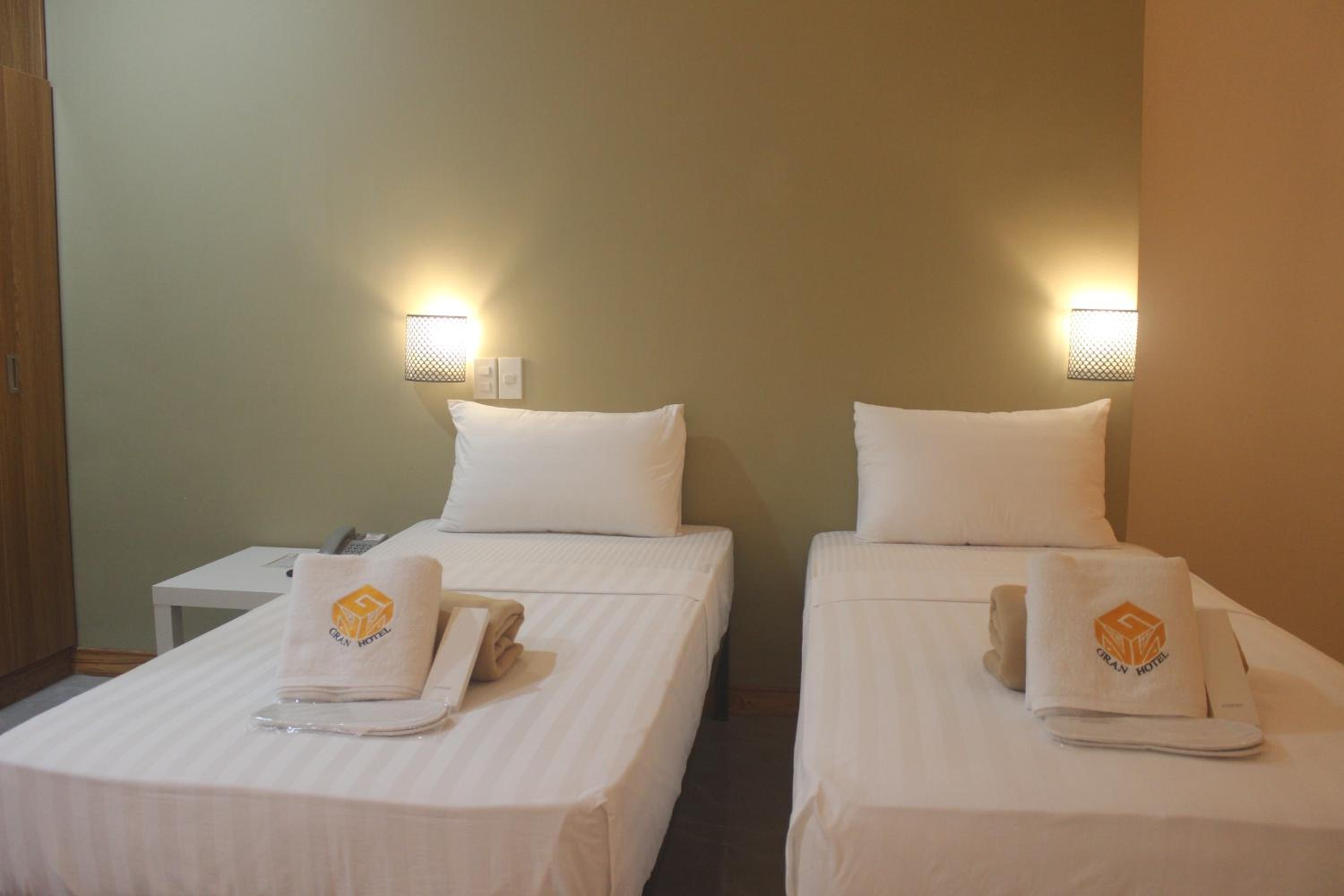 Twin Room - Photo 10