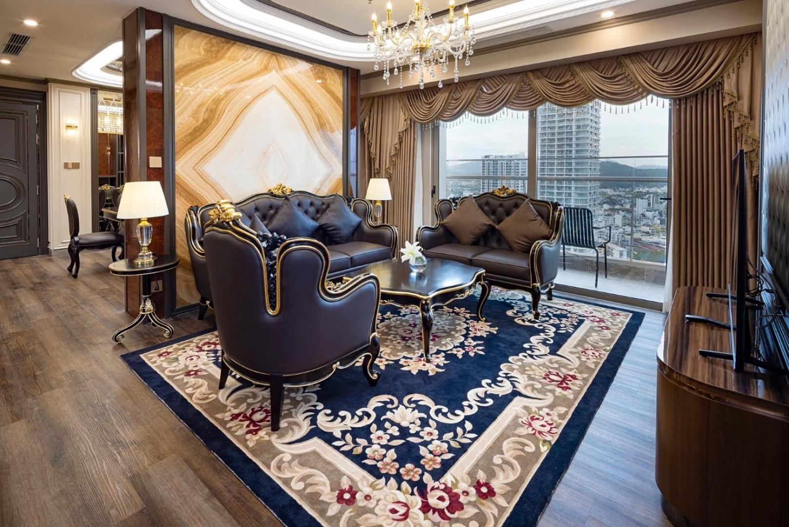 One-Bedroom Apartment with Balcony and Sea View photo 3
