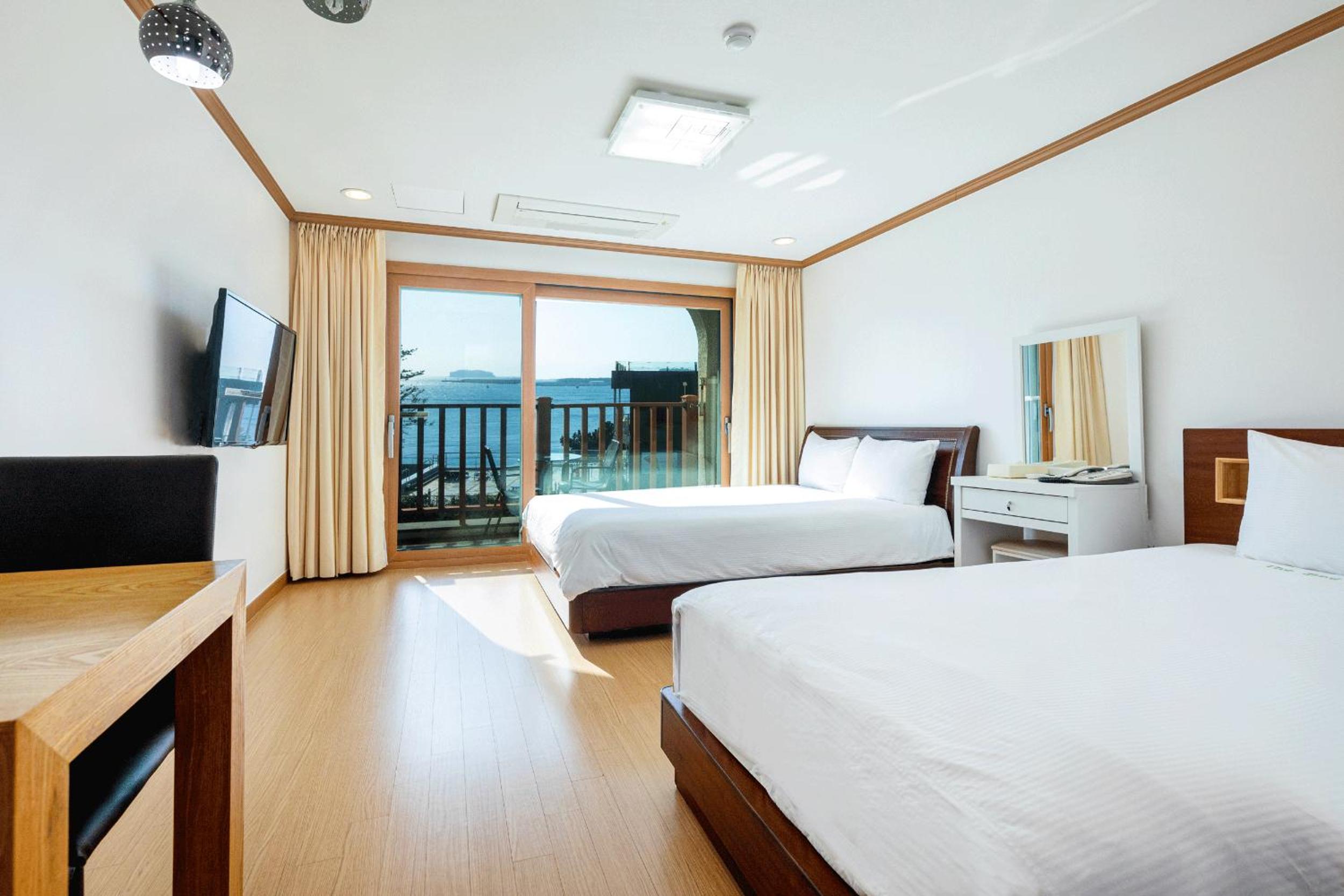 Deluxe Twin Room with Sea View