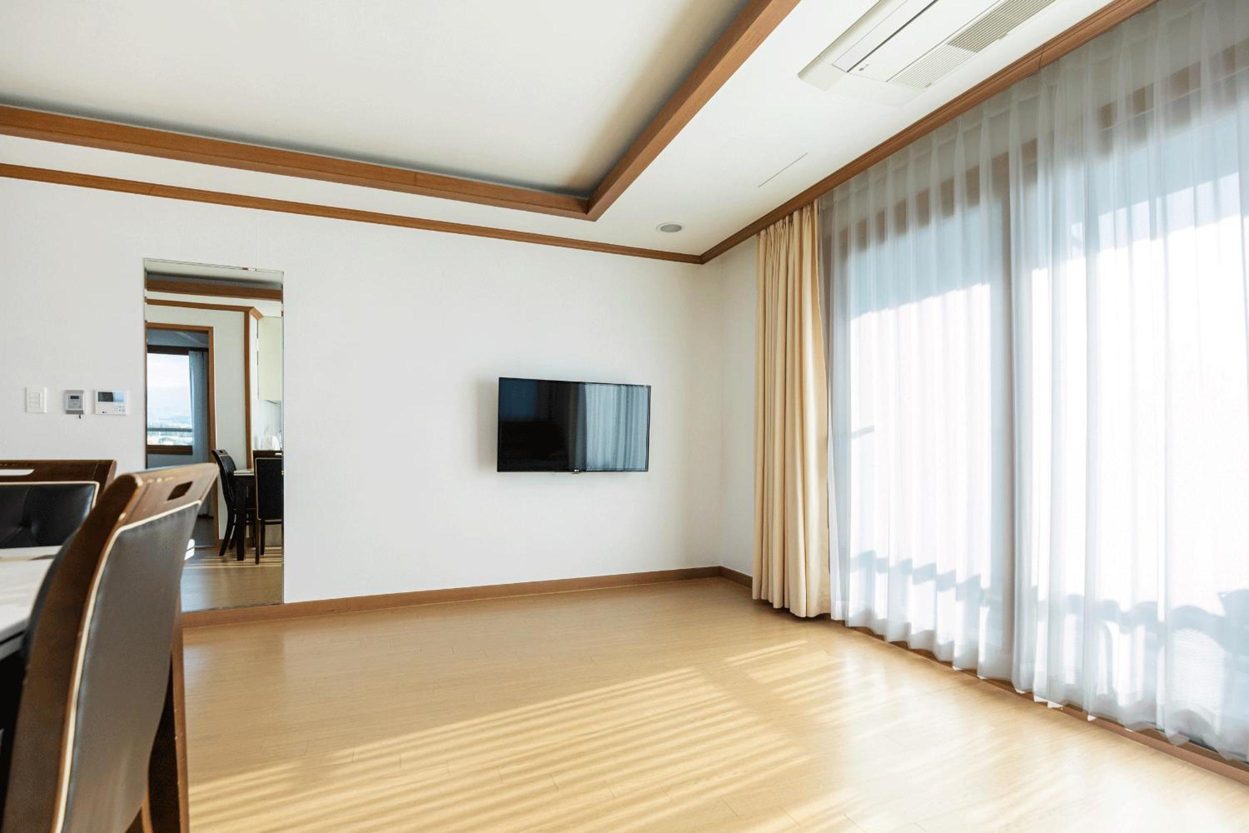 Deluxe Double Room with Balcony and Sea View