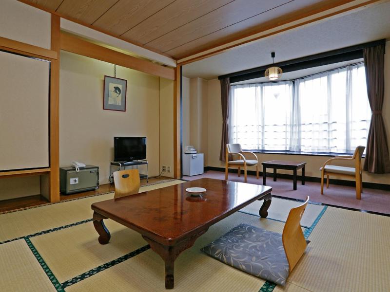 Standard Japanese-Style Room with Shared Bathroom photo 1