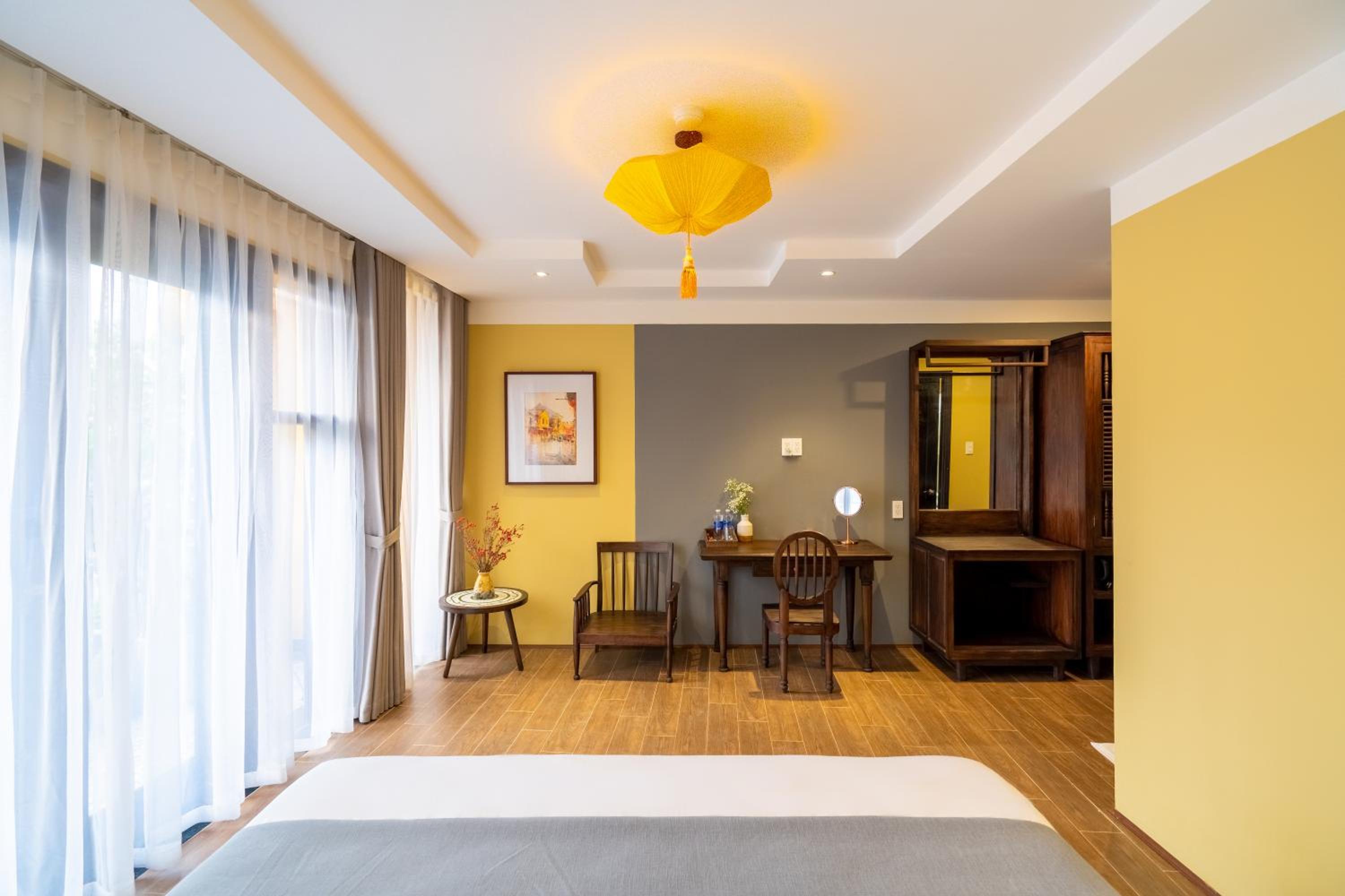 Deluxe Double Room with Balcony - Photo 15