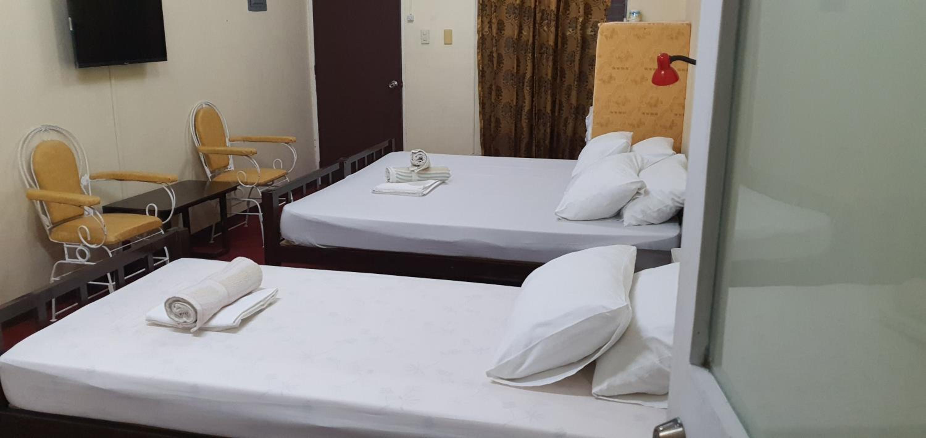 Deluxe Room (2 Adults + 1 Child) - Photo 4