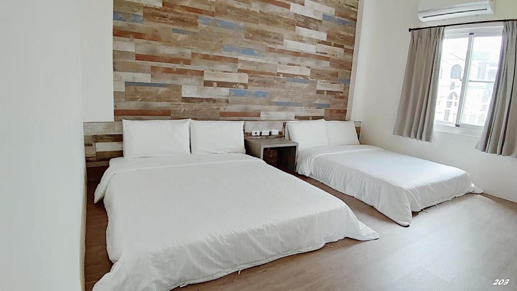 Quadruple Room with Private Bathroom photo 1