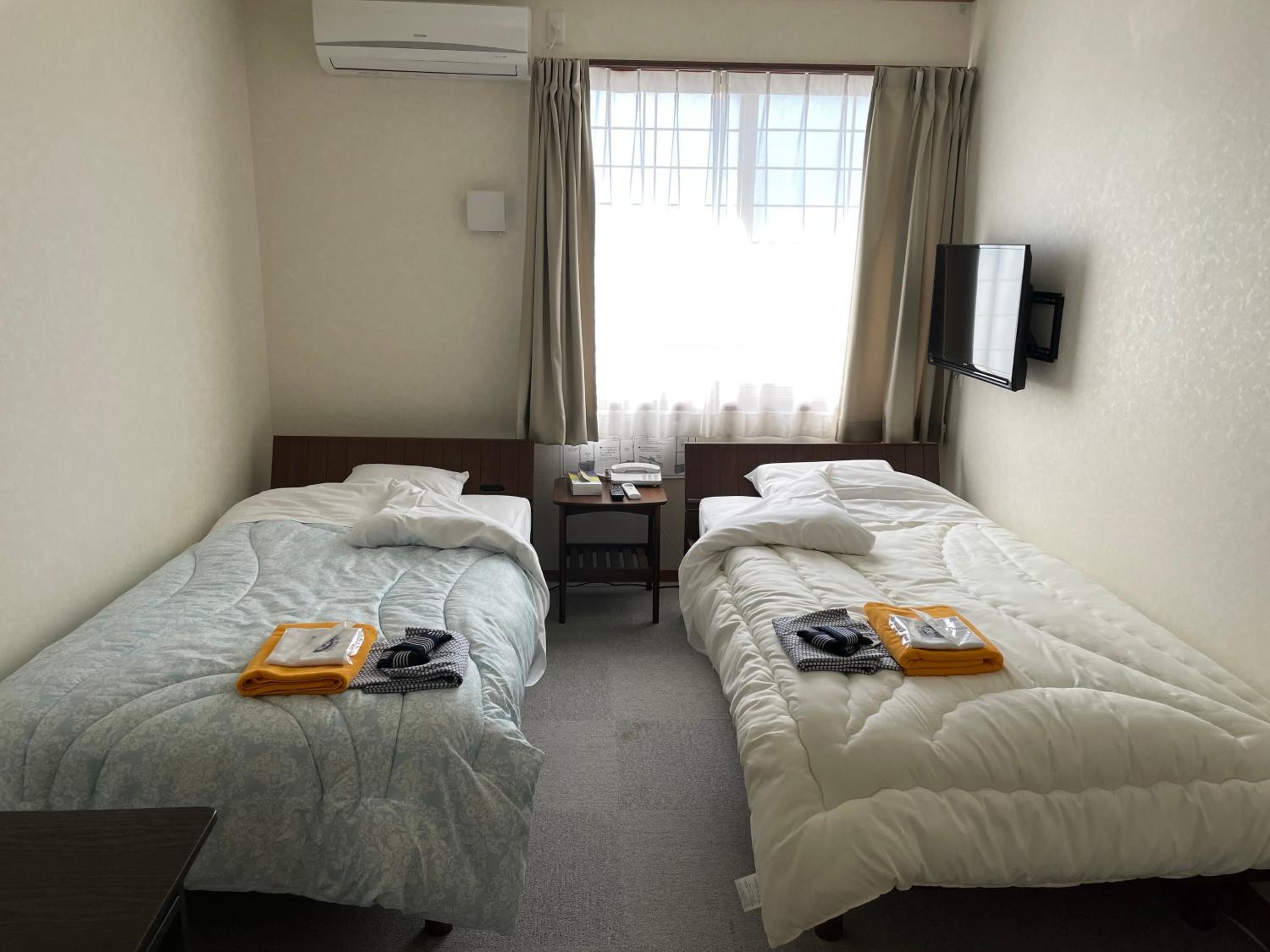 Economy Twin Room photo 1