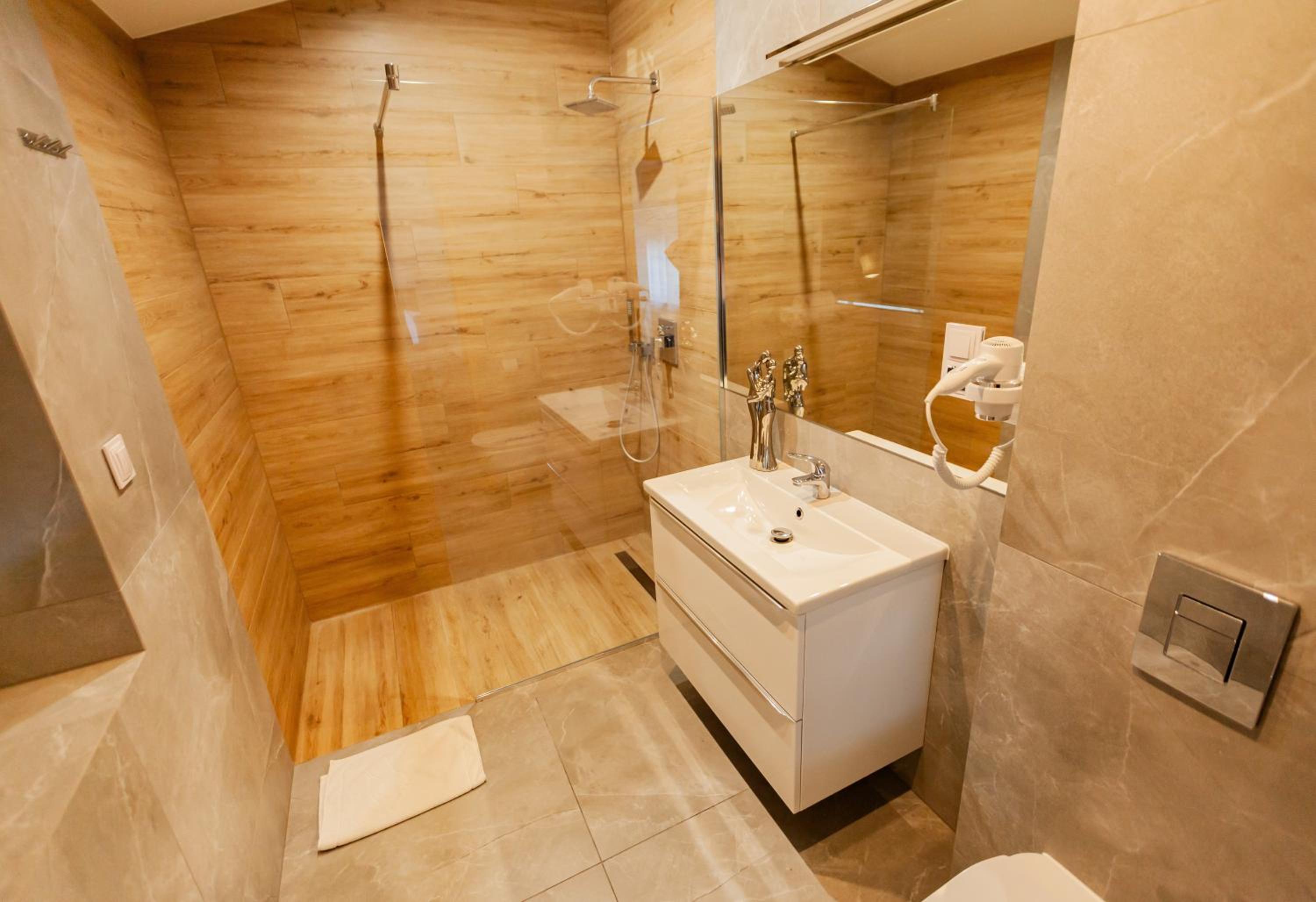 Family Deluxe Suite - Photo 6
